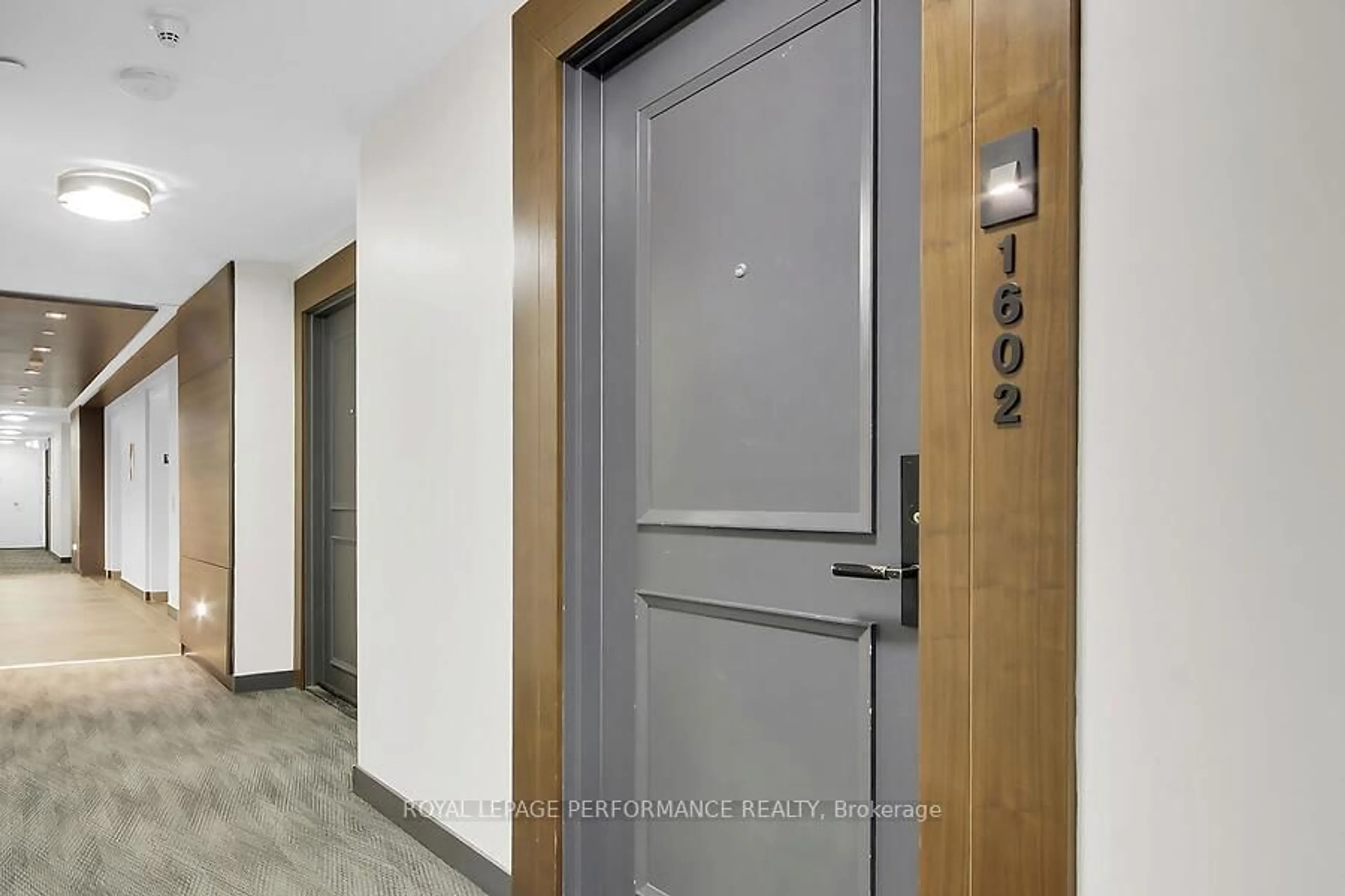 Indoor foyer for 255 Bay St #1602, Ottawa Ontario K1R 0C5