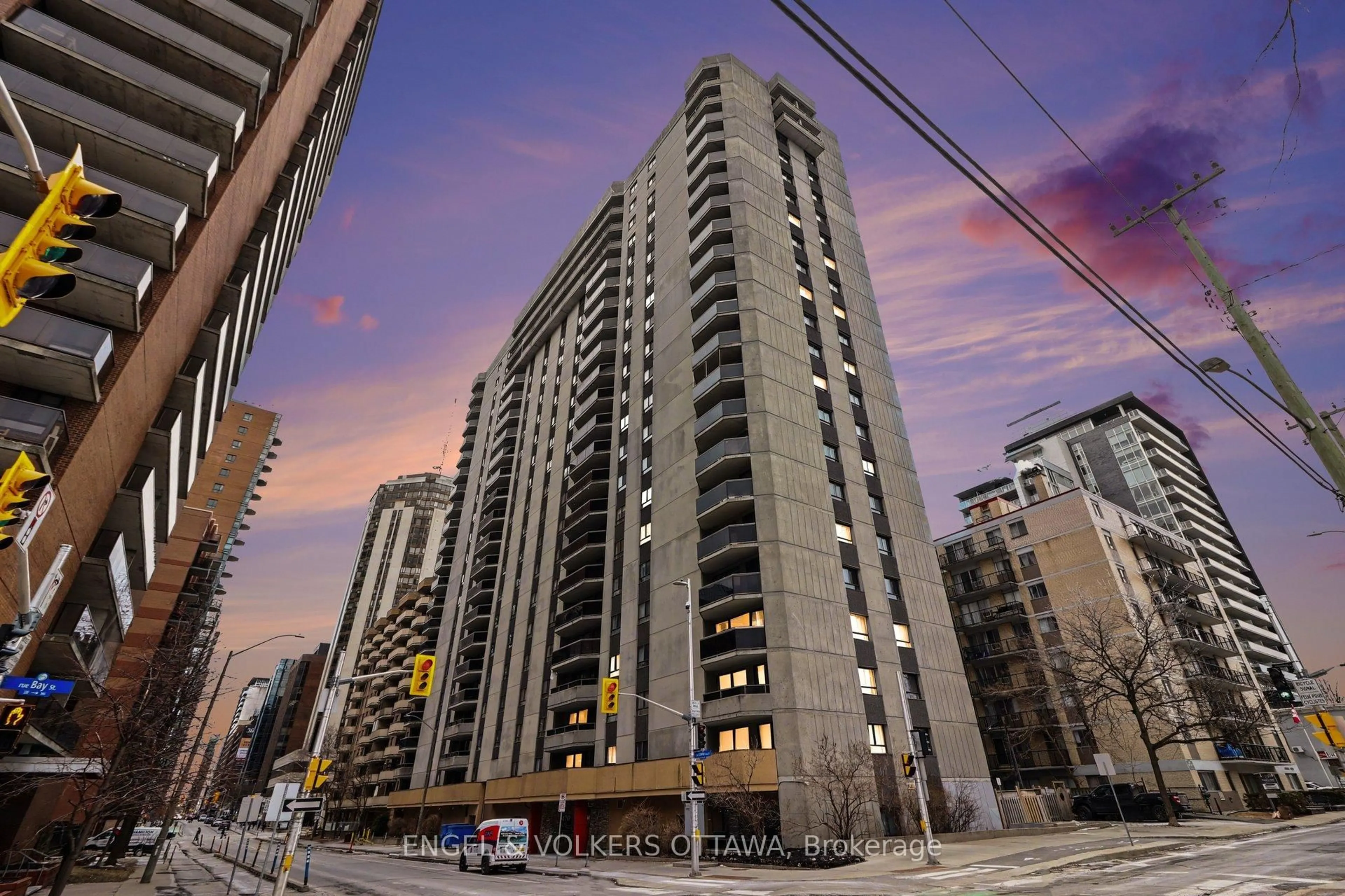 Patio, city buildings view from balcony for 470 Laurier Ave #2209, Ottawa Ontario K1R 7W9