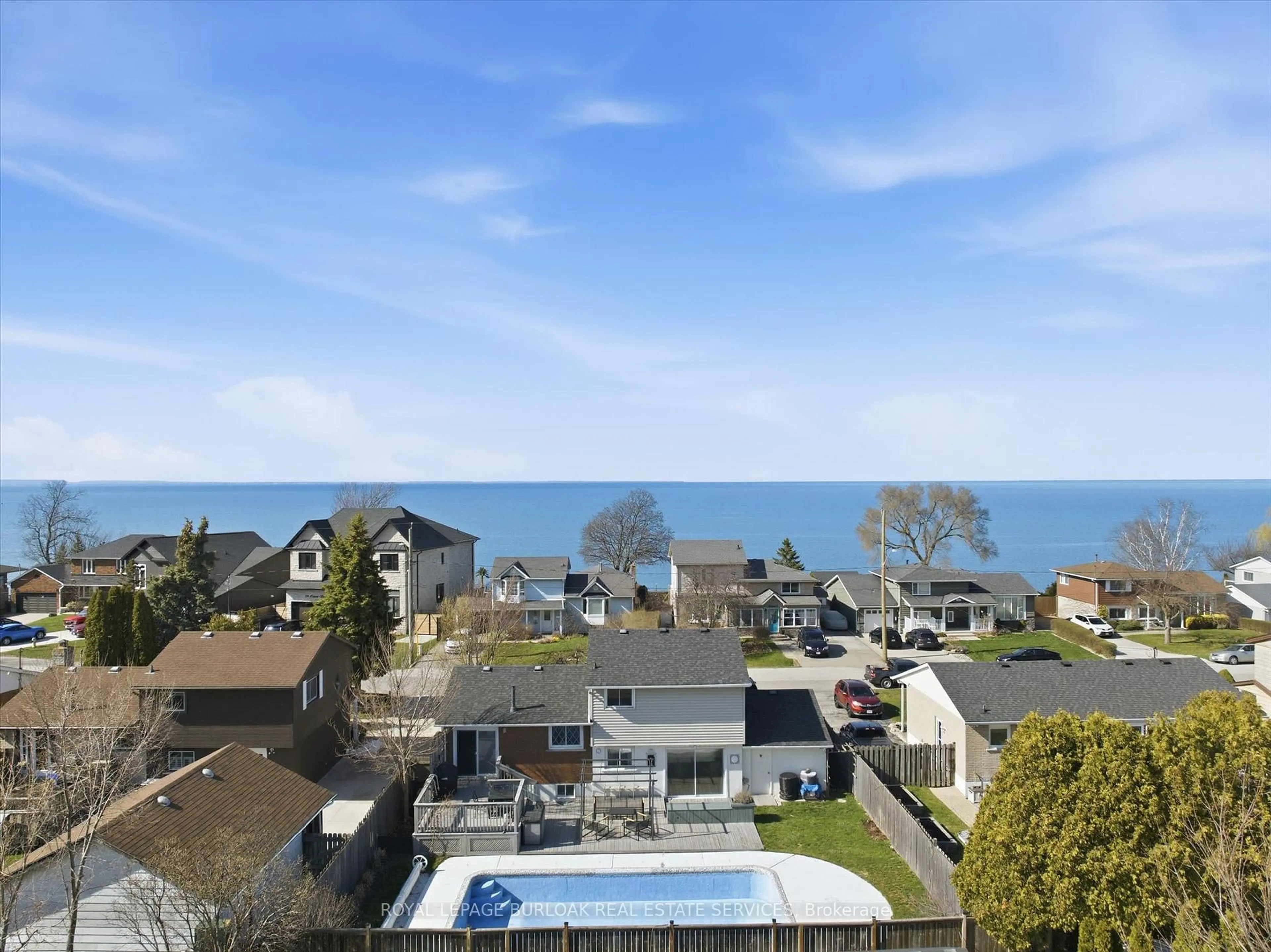 A pic from outside/outdoor area/front of a property/back of a property/a pic from drone, water/lake/river/ocean view for 35 Viking Dr, Grimsby Ontario L3M 3V2