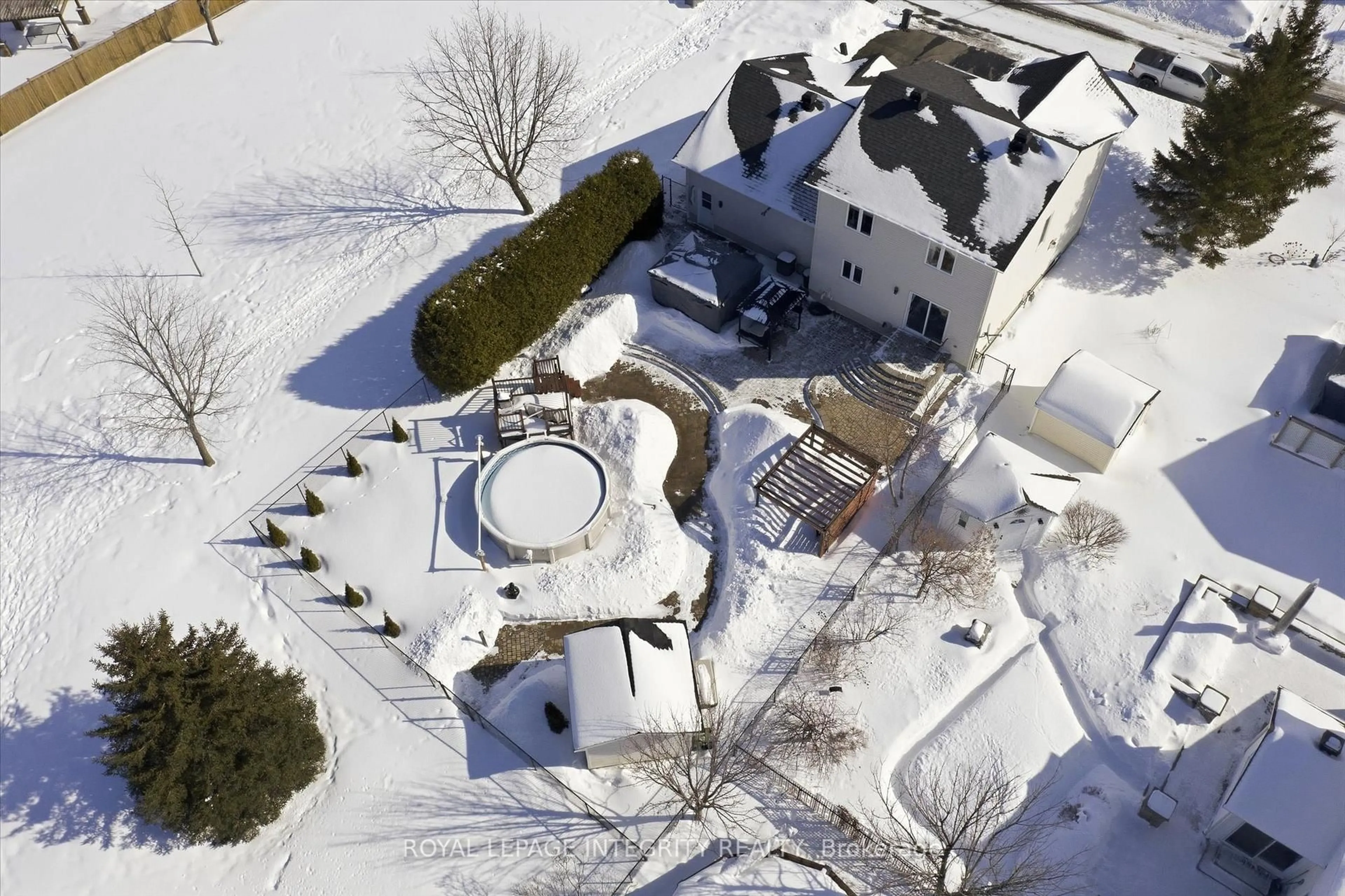 A pic from outside/outdoor area/front of a property/back of a property/a pic from drone, street for 36 Frontenac Blvd, Russell Ontario K0A 1W0