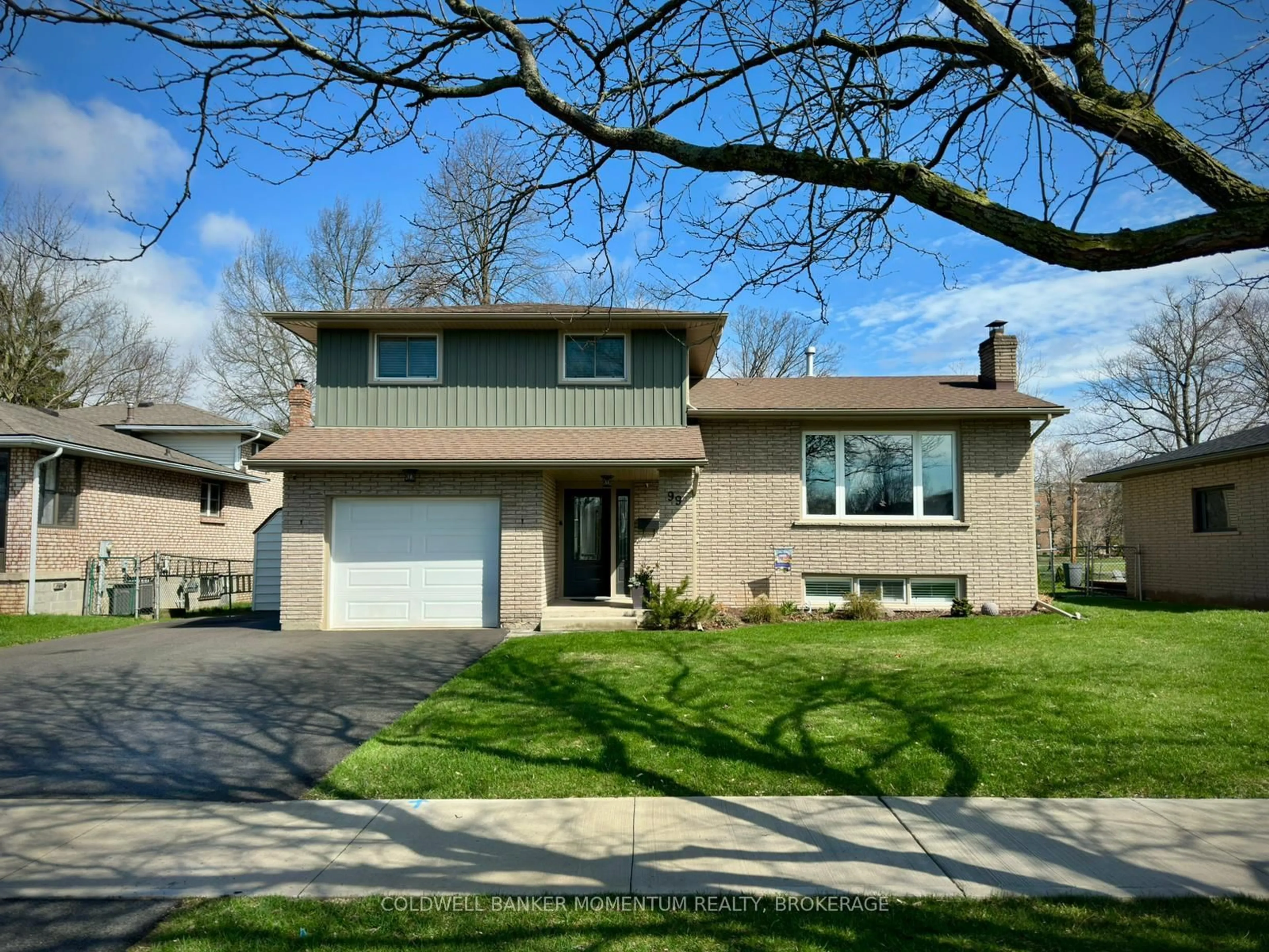 Home with vinyl exterior material, street for 99 Erin Cres, Welland Ontario L3C 6B8