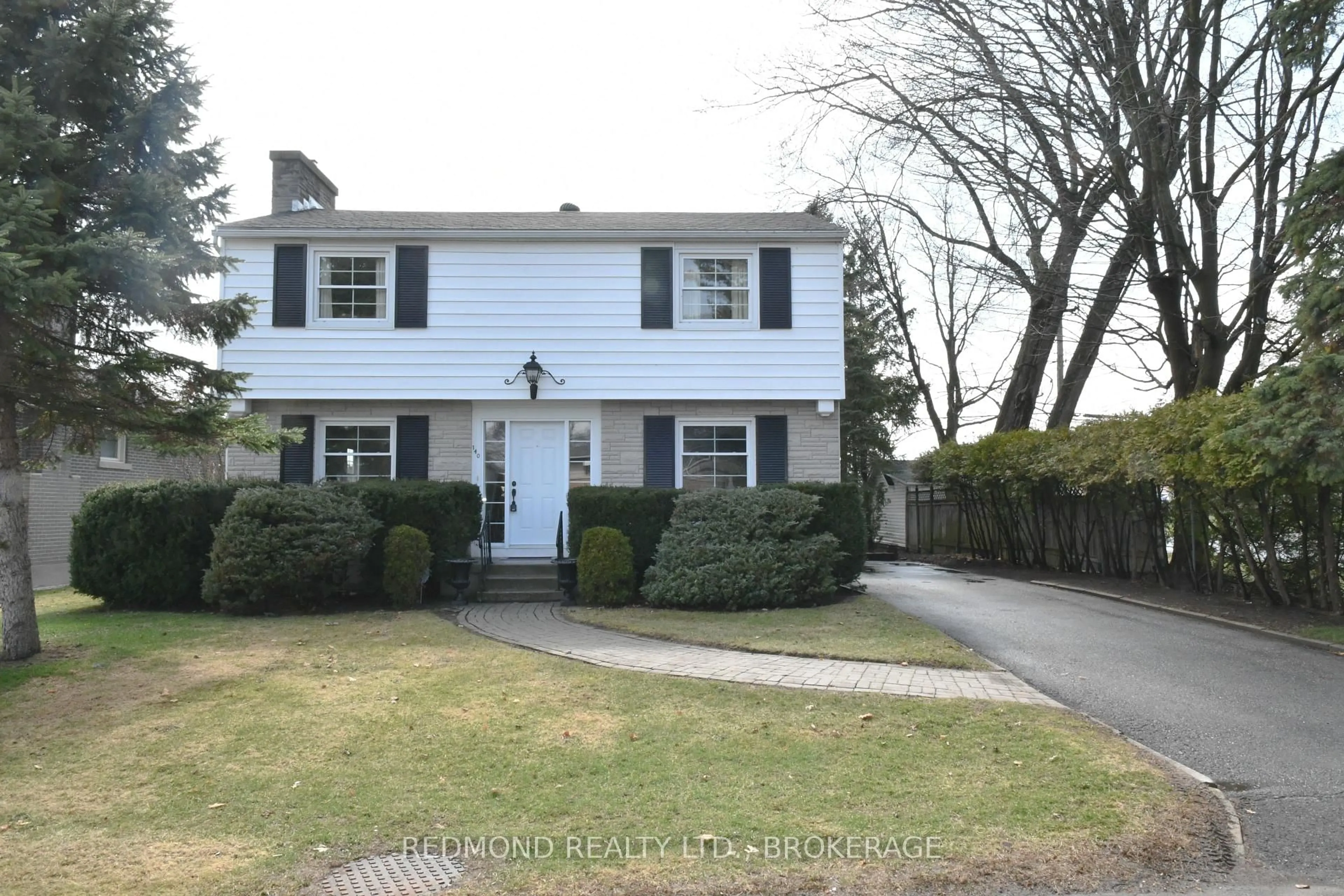 Home with vinyl exterior material, street for 140 Churchill Dr, Gananoque Ontario K7G 1R8