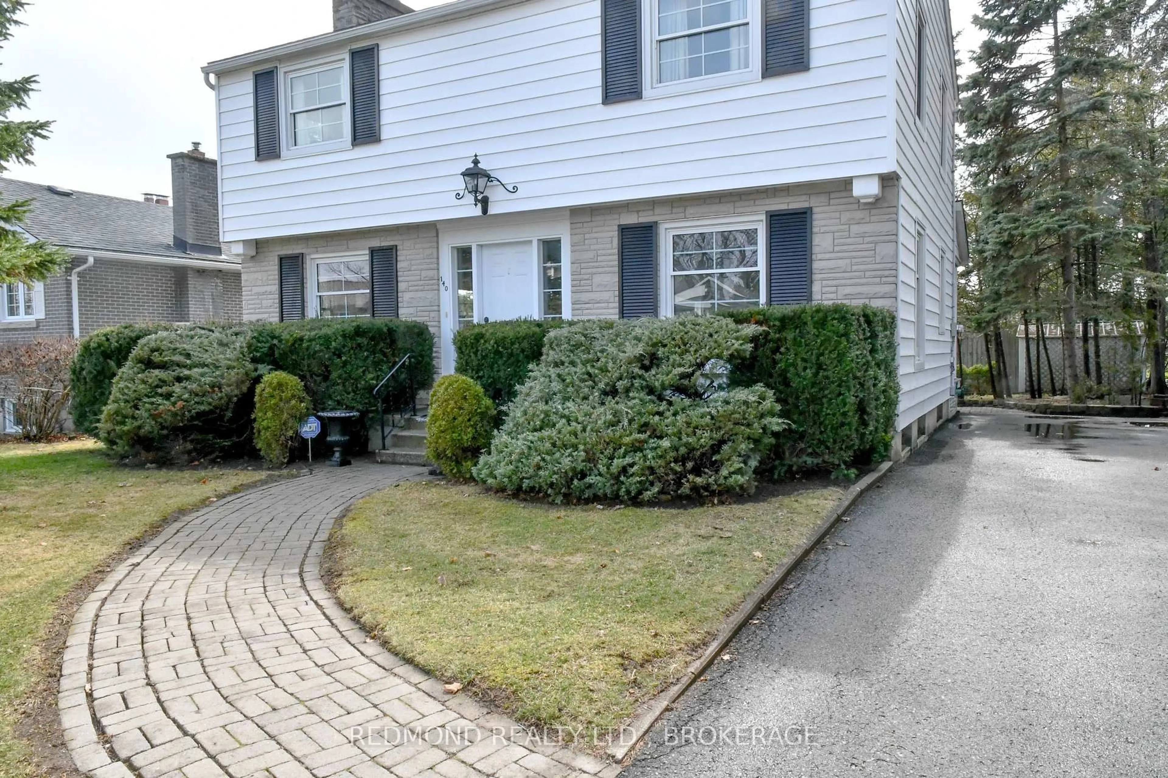 A pic from outside/outdoor area/front of a property/back of a property/a pic from drone, street for 140 Churchill Dr, Gananoque Ontario K7G 1R8