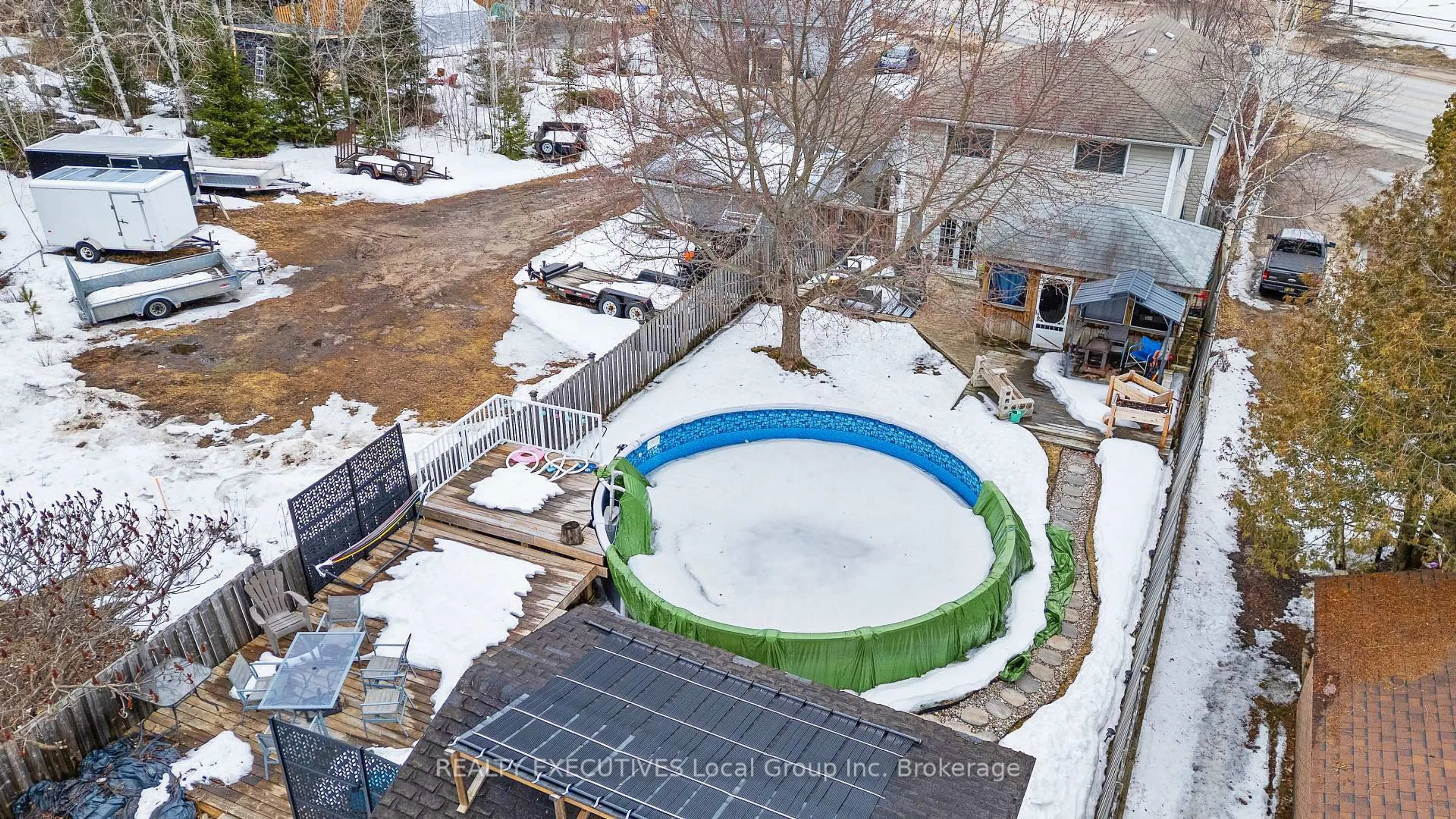 A pic from outside/outdoor area/front of a property/back of a property/a pic from drone, unknown for 962 LAKESHORE Dr, North Bay Ontario P1A 2G9