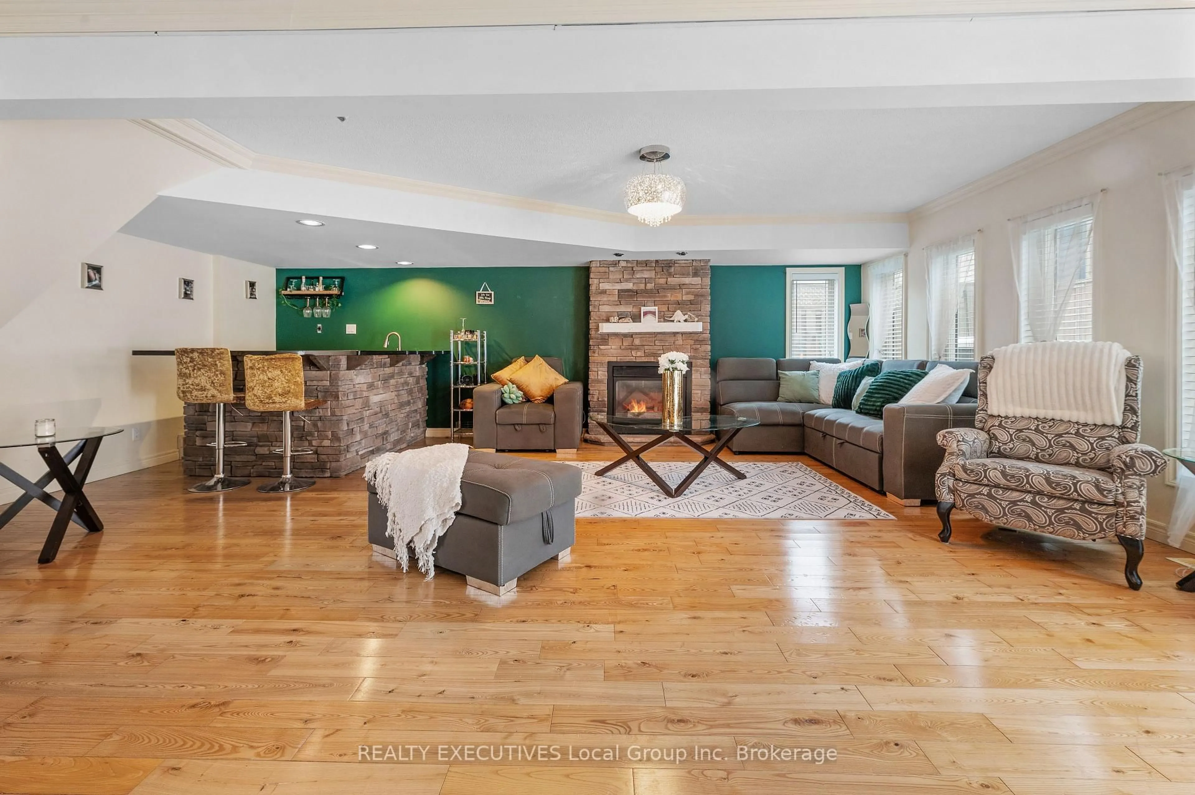 Living room with furniture, unknown for 962 LAKESHORE Dr, North Bay Ontario P1A 2G9