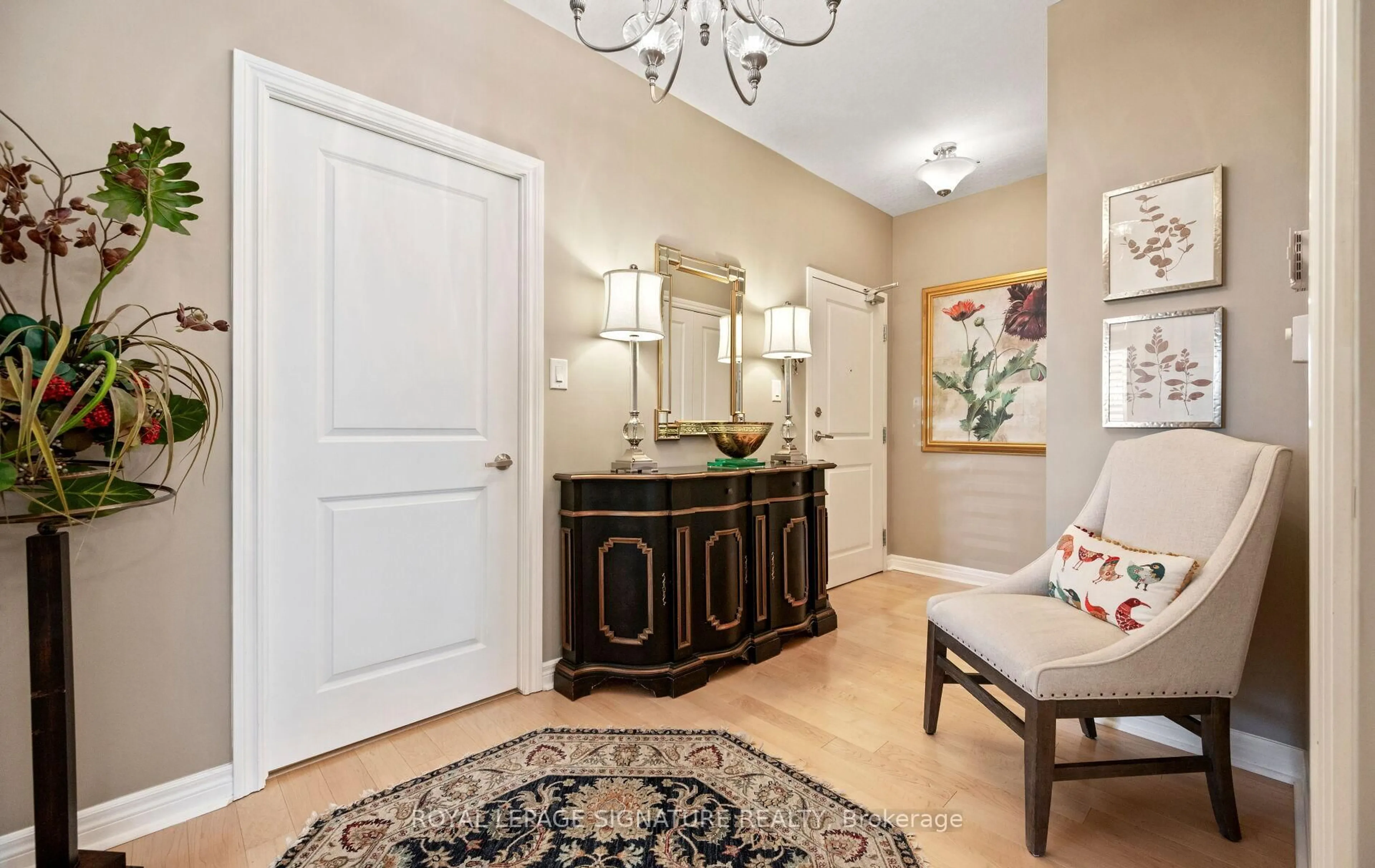 Indoor entryway for 539 BELMONT Ave #101, Kitchener Ontario N2M 0A2