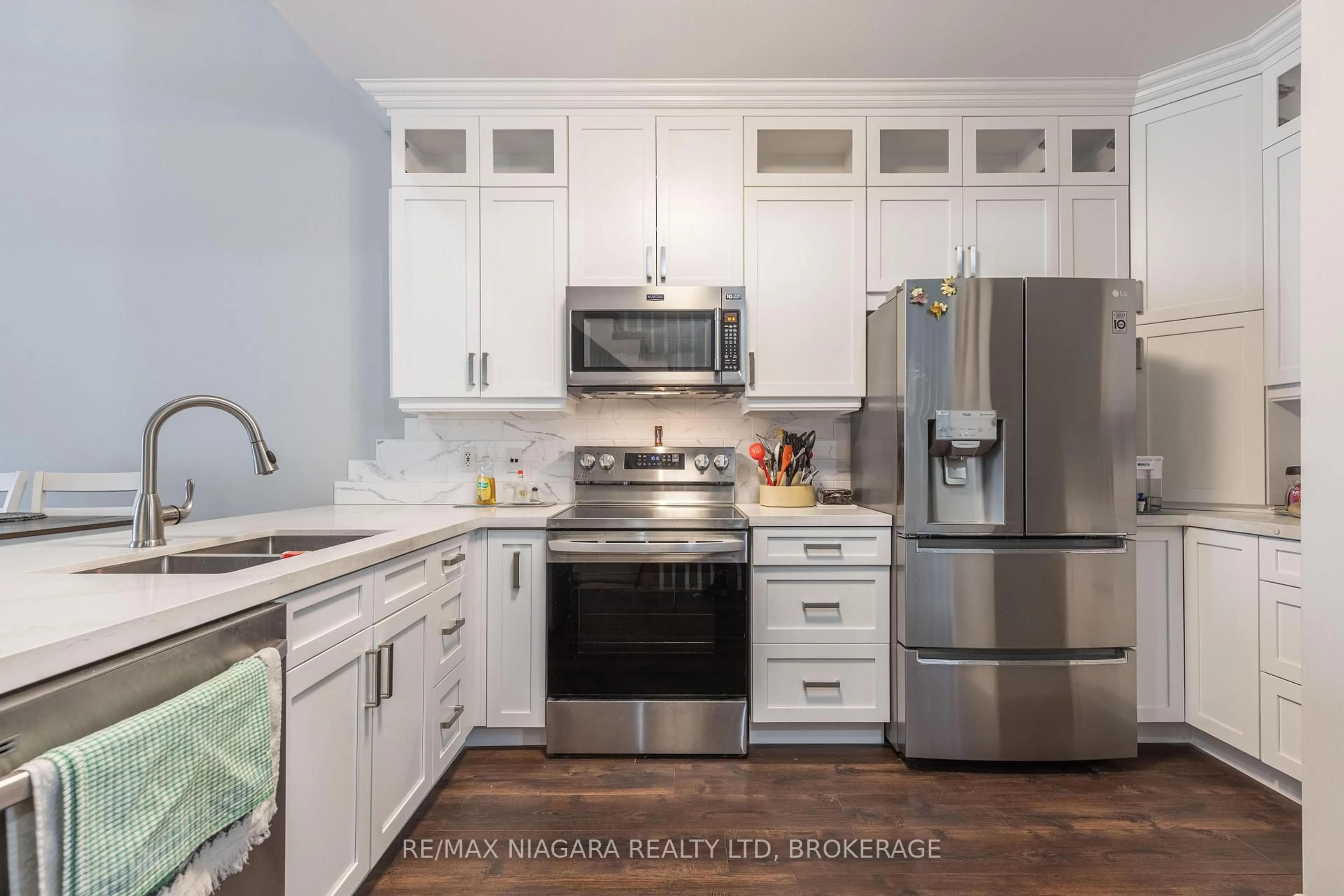 Open concept kitchen, unknown for 8142 Costabile Dr #16, Niagara Falls Ontario L2H 3M3