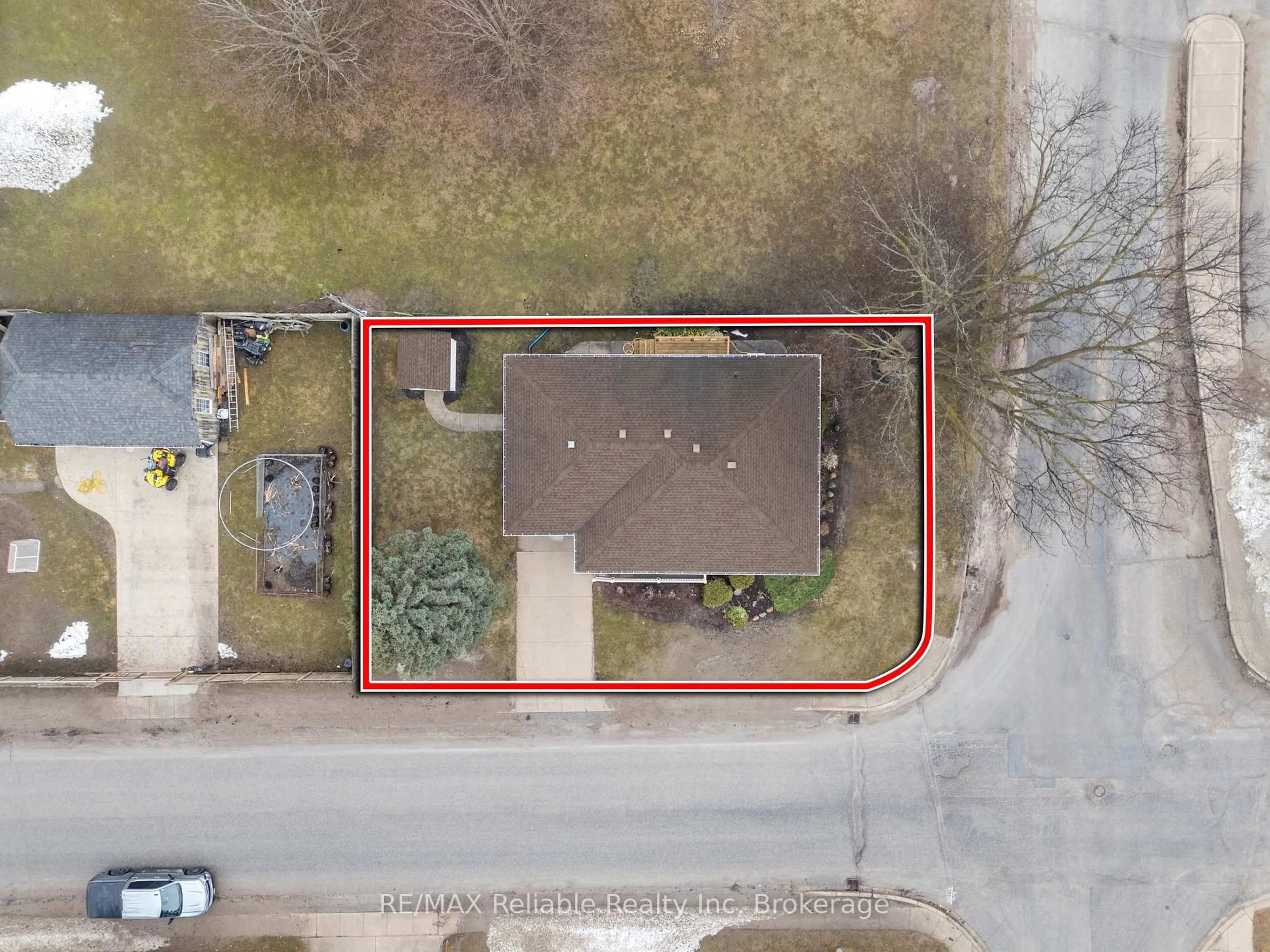 A pic from outside/outdoor area/front of a property/back of a property/a pic from drone, street for 116 Duke St, Huron East Ontario N0K 1W0