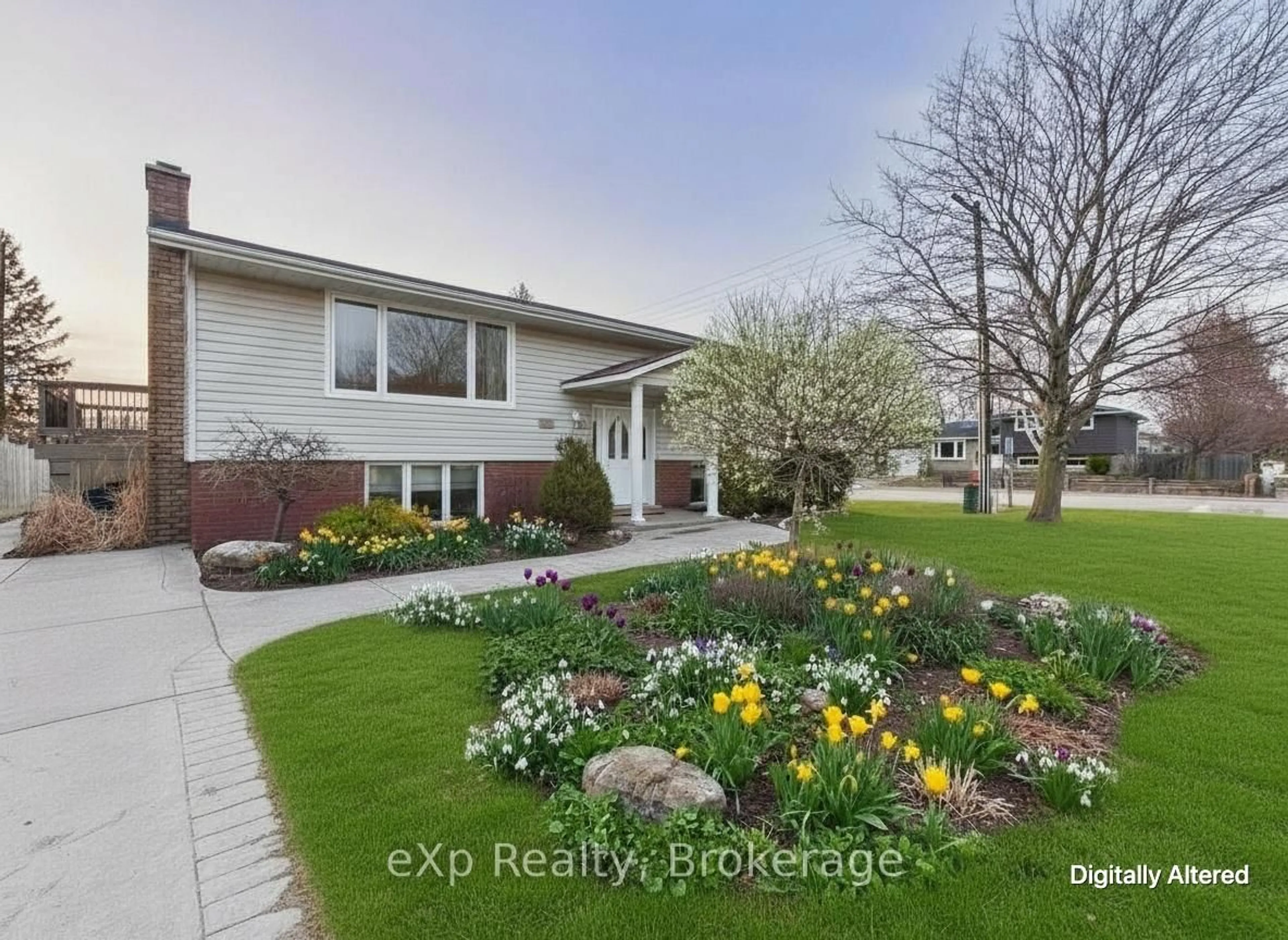 Home with vinyl exterior material, street for 422 Wellington St, Saugeen Shores Ontario N0H 2C4