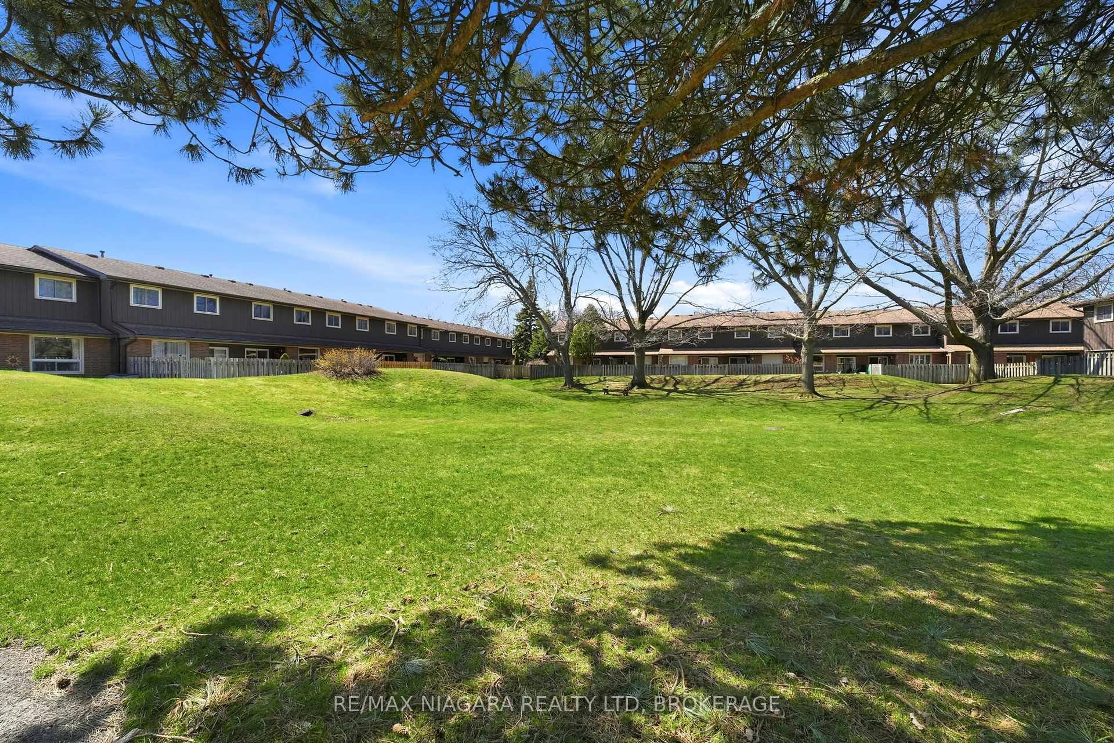 A pic from outside/outdoor area/front of a property/back of a property/a pic from drone, water/lake/river/ocean view for 64 Forster St #28, St. Catharines Ontario L2N 6T5