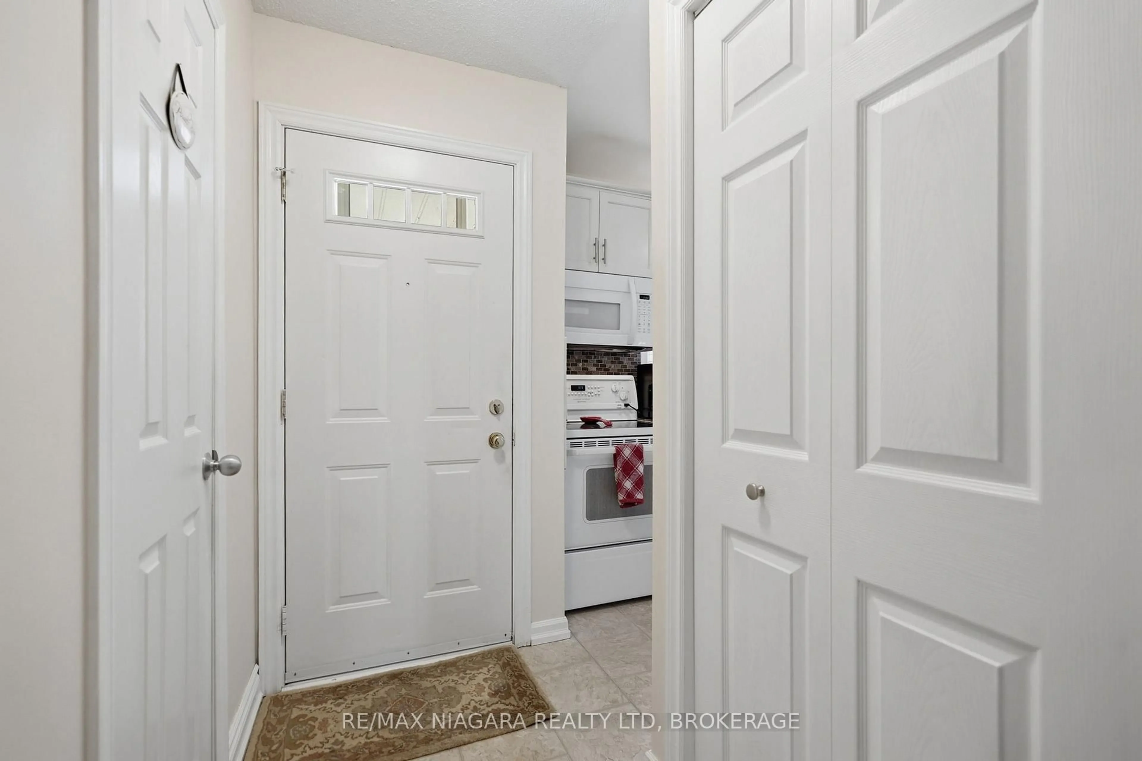 Indoor entryway for 64 Forster St #28, St. Catharines Ontario L2N 6T5