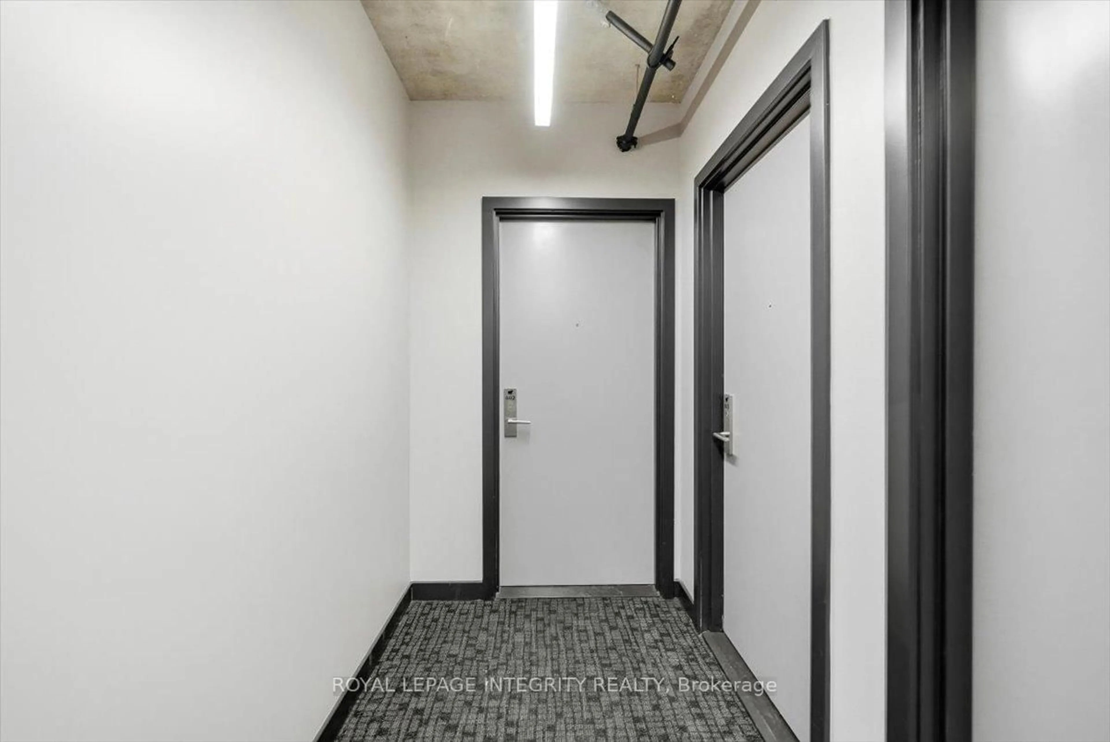 Indoor foyer for 203 Catherine St #602, Ottawa Ontario K2P 1J5