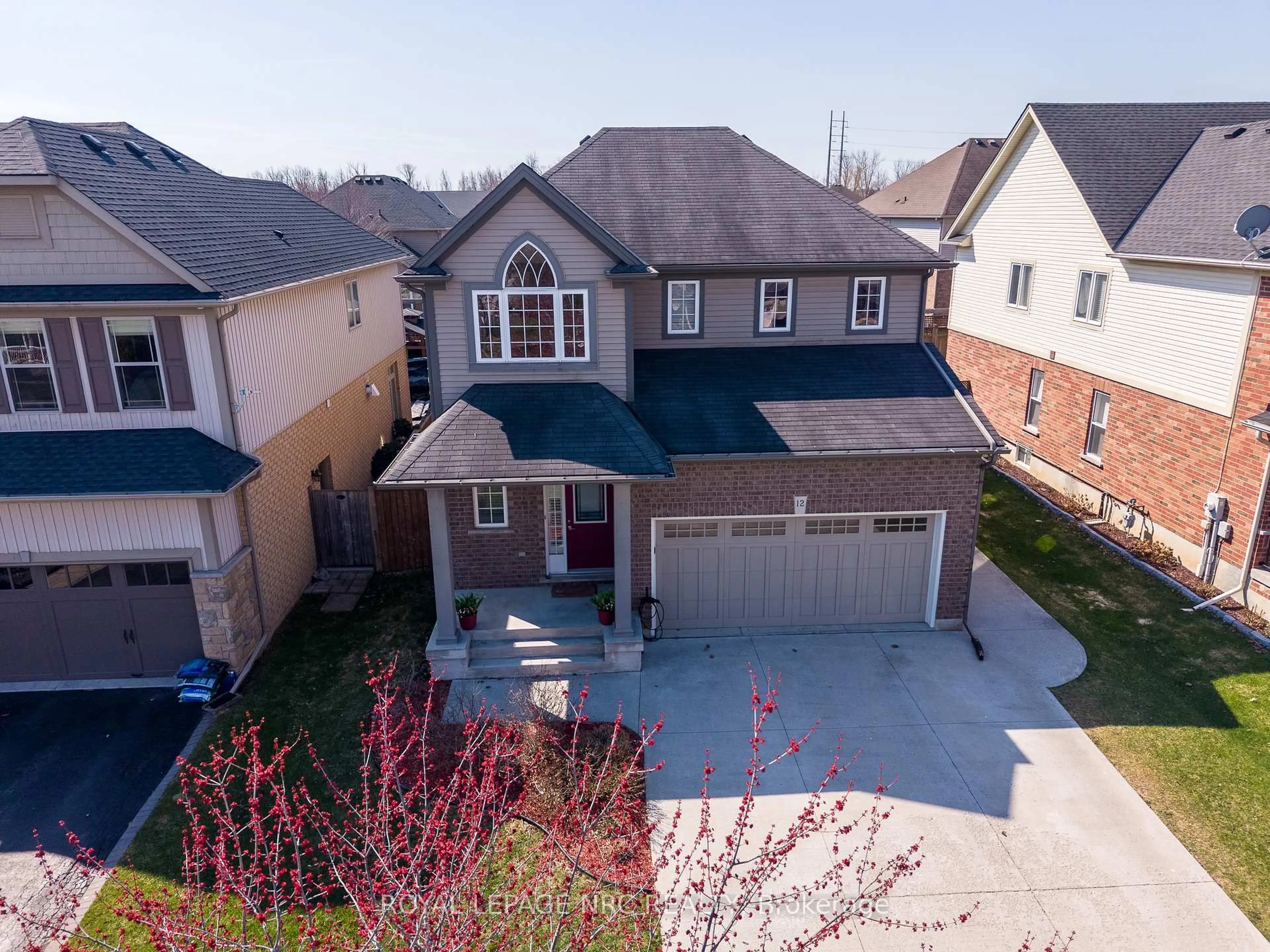 A pic from outside/outdoor area/front of a property/back of a property/a pic from drone, street for 12 Wilfrid Laurier Cres, St. Catharines Ontario L2P 0A4