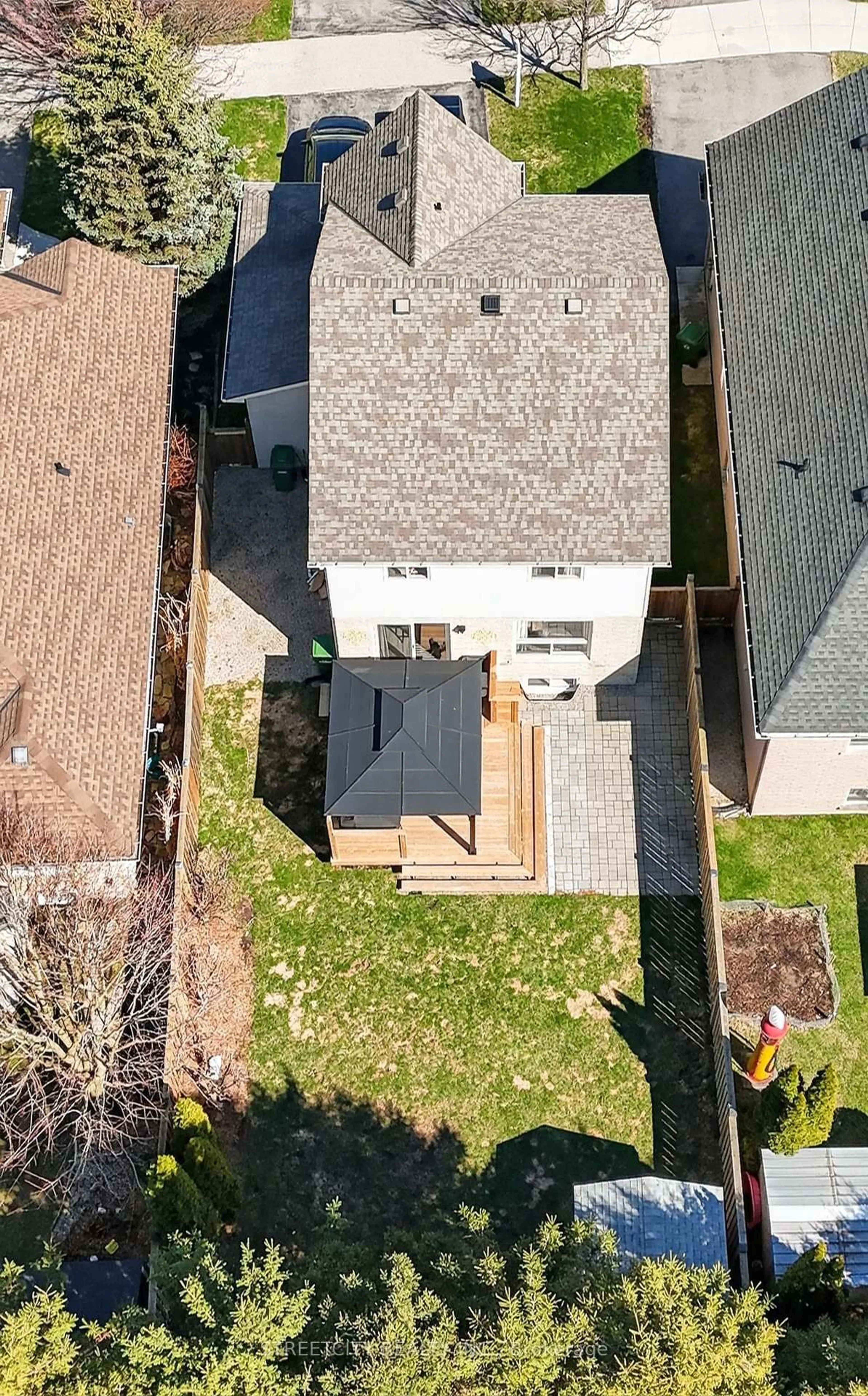 A pic from outside/outdoor area/front of a property/back of a property/a pic from drone, street for 26 Lake Margaret Tr, St. Thomas Ontario N5R 6K7