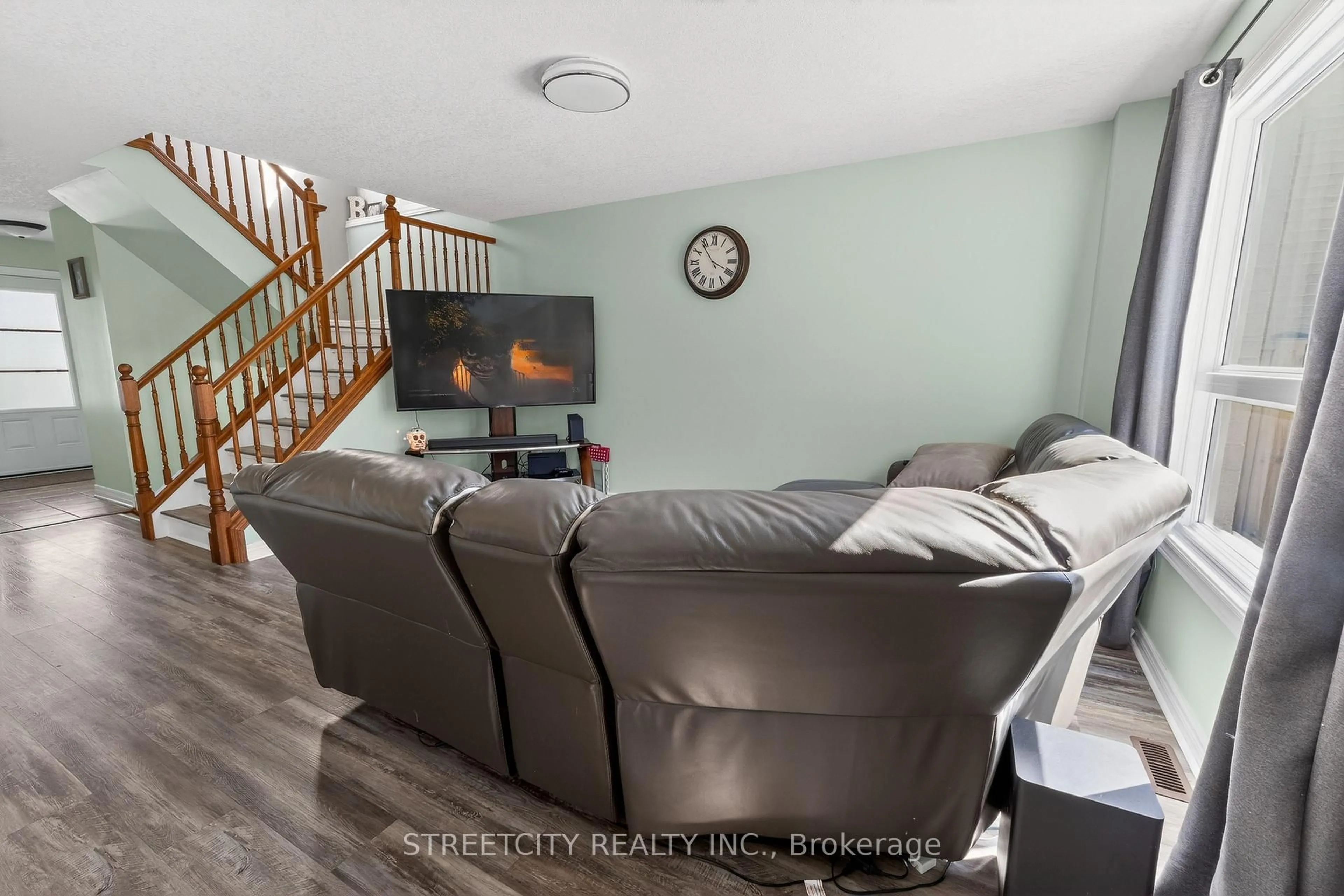 Living room with furniture, unknown for 26 Lake Margaret Tr, St. Thomas Ontario N5R 6K7