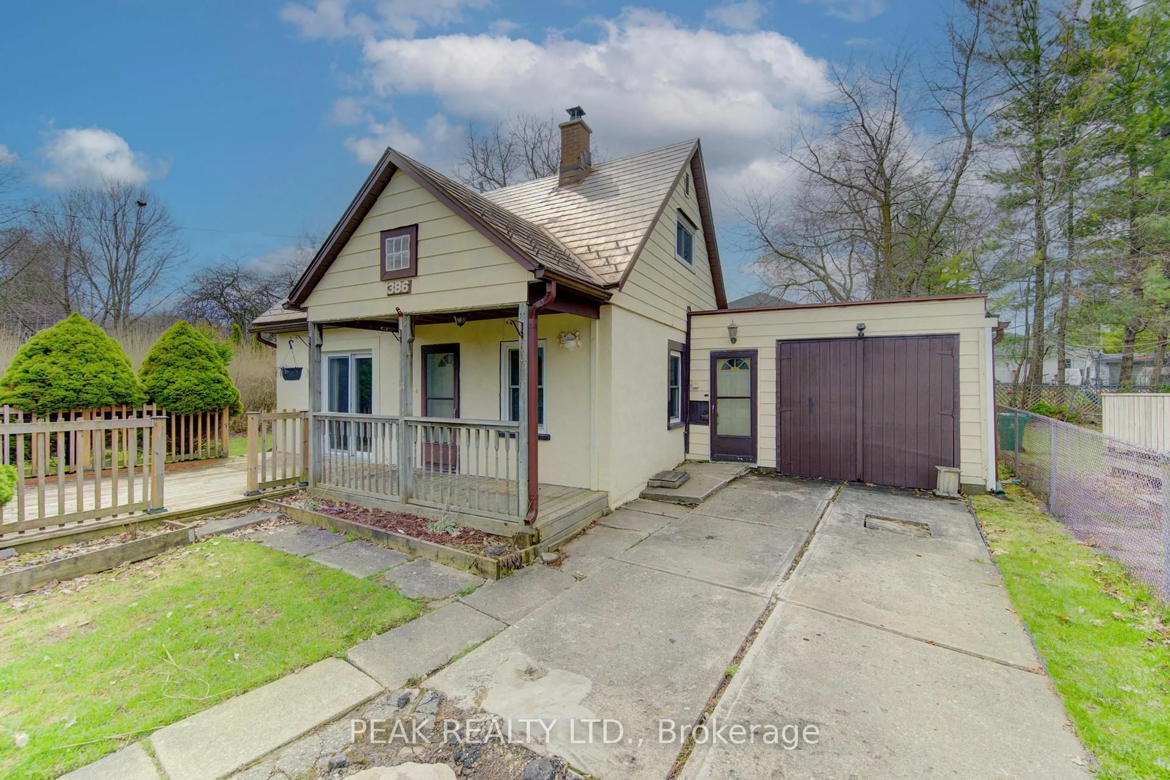 A pic from outside/outdoor area/front of a property/back of a property/a pic from drone, street for 386 Peel St, Wilmot Ontario N3A 1E5