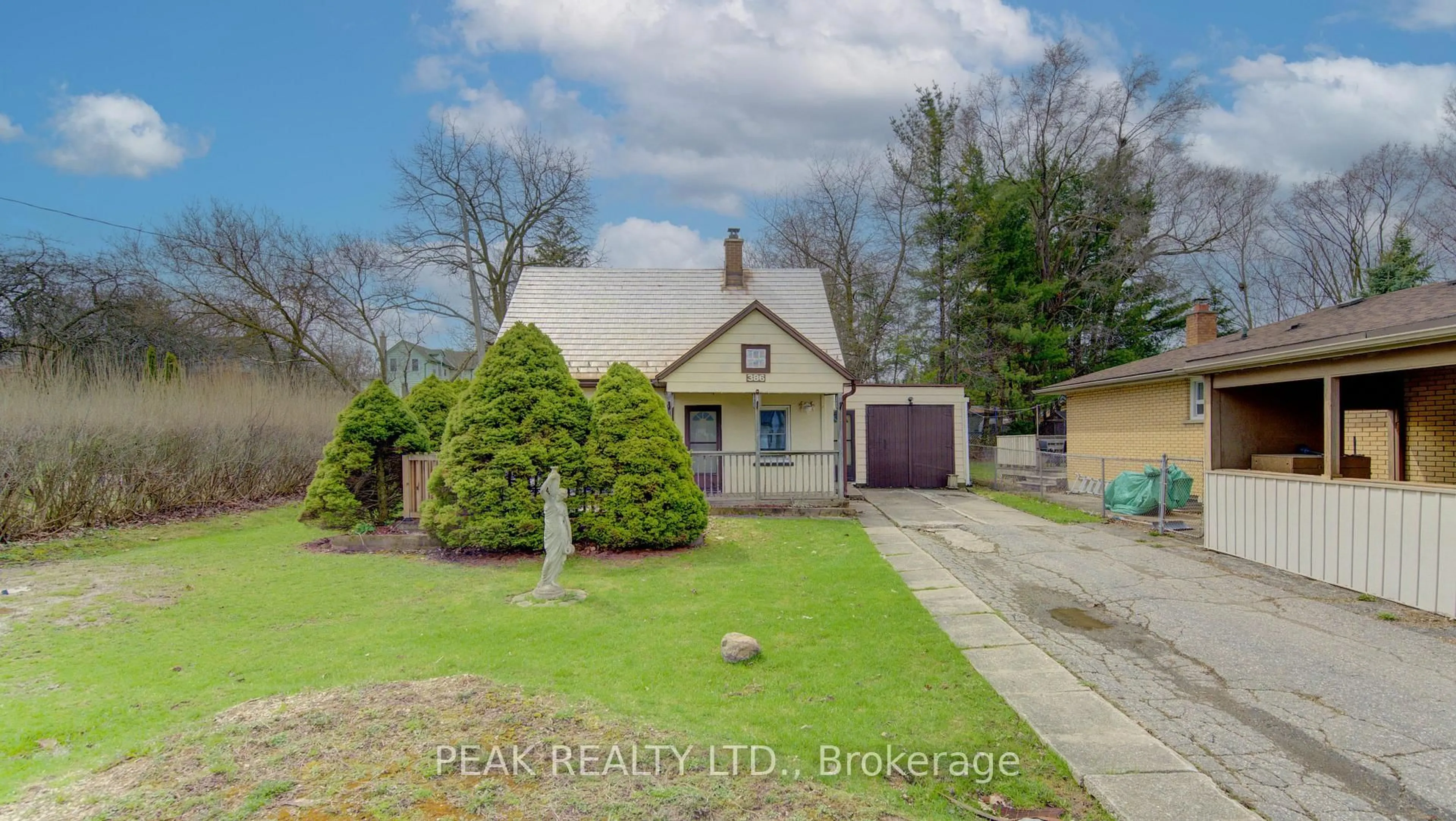 A pic from outside/outdoor area/front of a property/back of a property/a pic from drone, street for 386 Peel St, Wilmot Ontario N3A 1E5