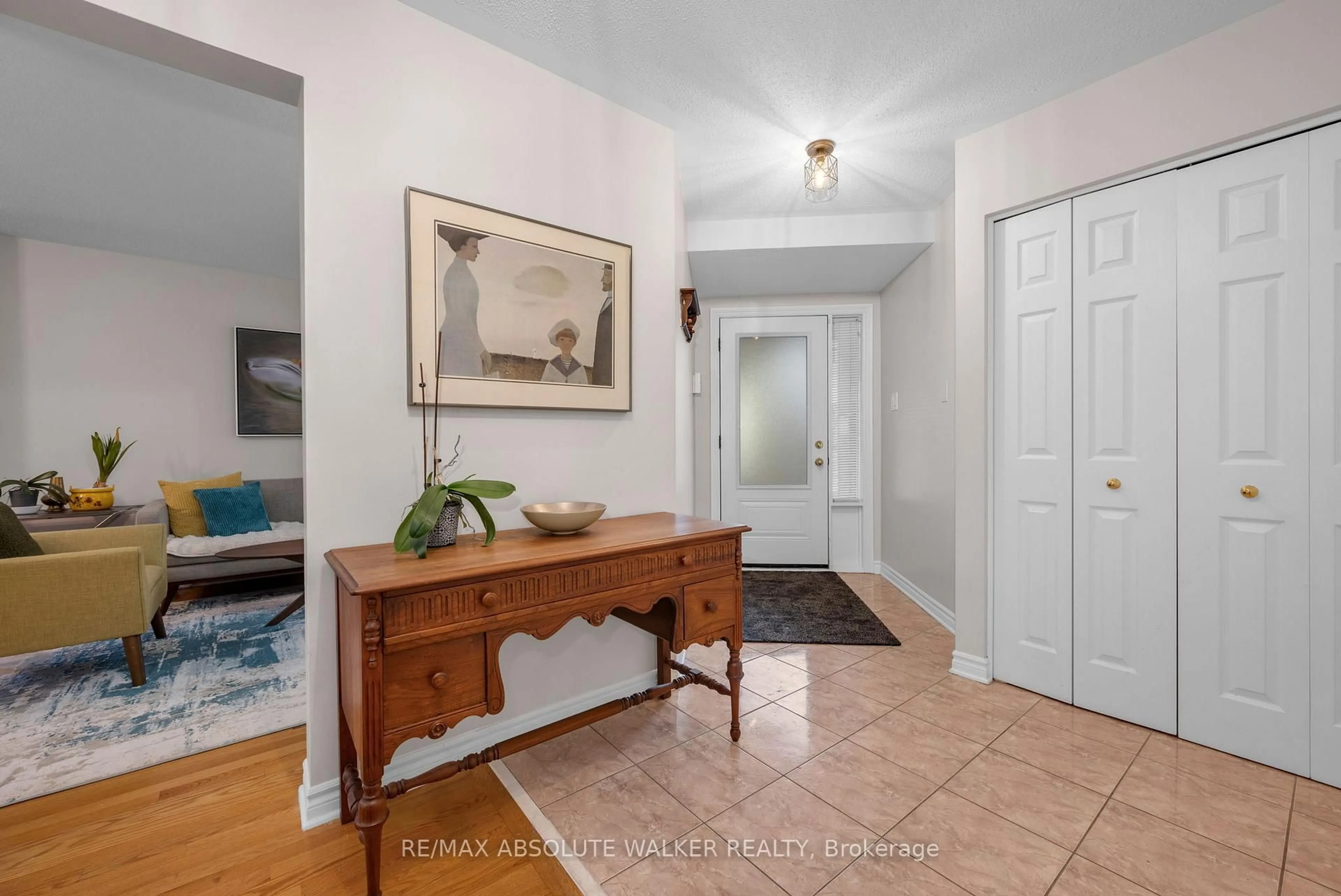Indoor entryway for 1641 Frenette St, Orleans Ontario K4A 5B7