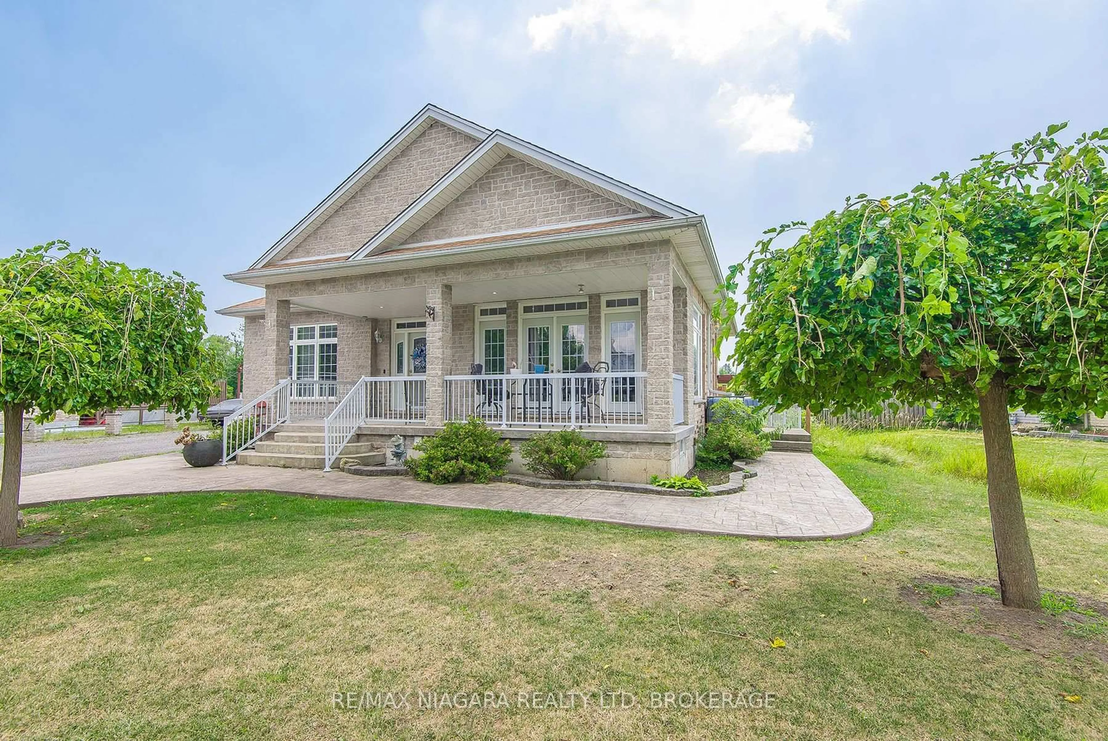 Home with vinyl exterior material, unknown for 5199 Sherkston Rd, Port Colborne Ontario L0S 1R0