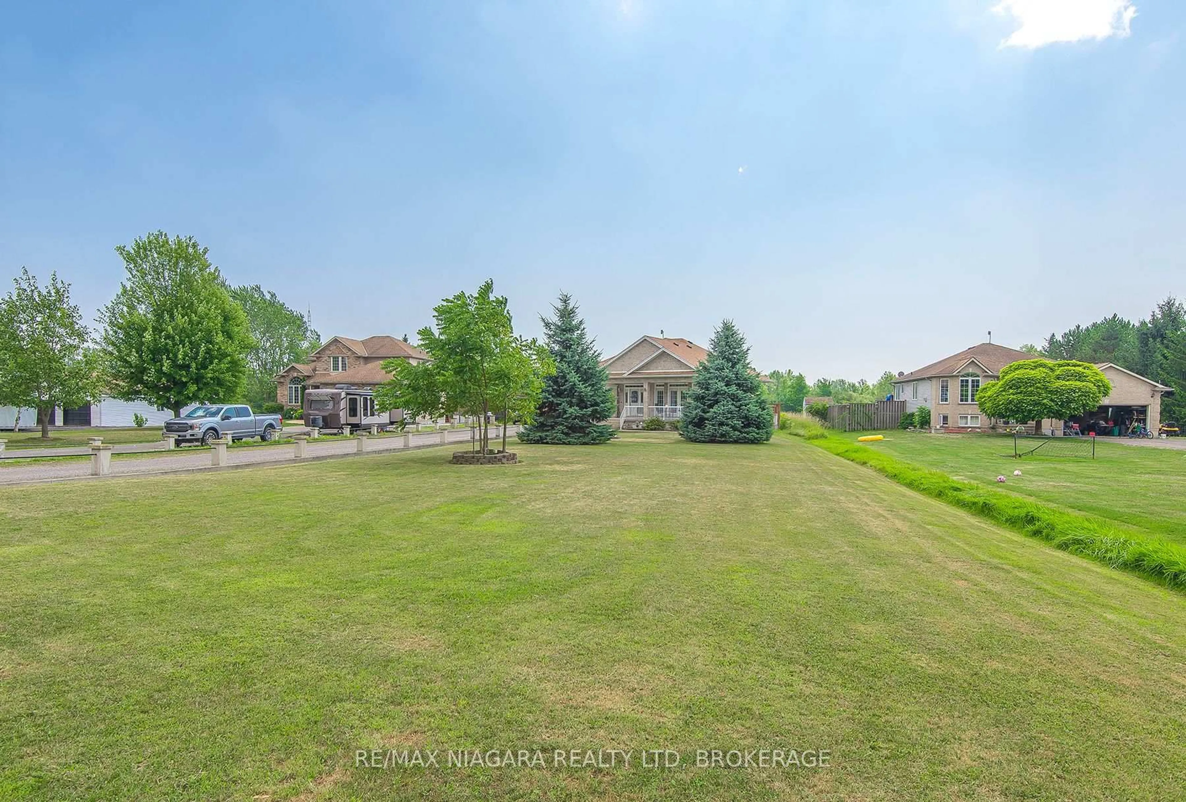 A pic from outside/outdoor area/front of a property/back of a property/a pic from drone, unknown for 5199 Sherkston Rd, Port Colborne Ontario L0S 1R0