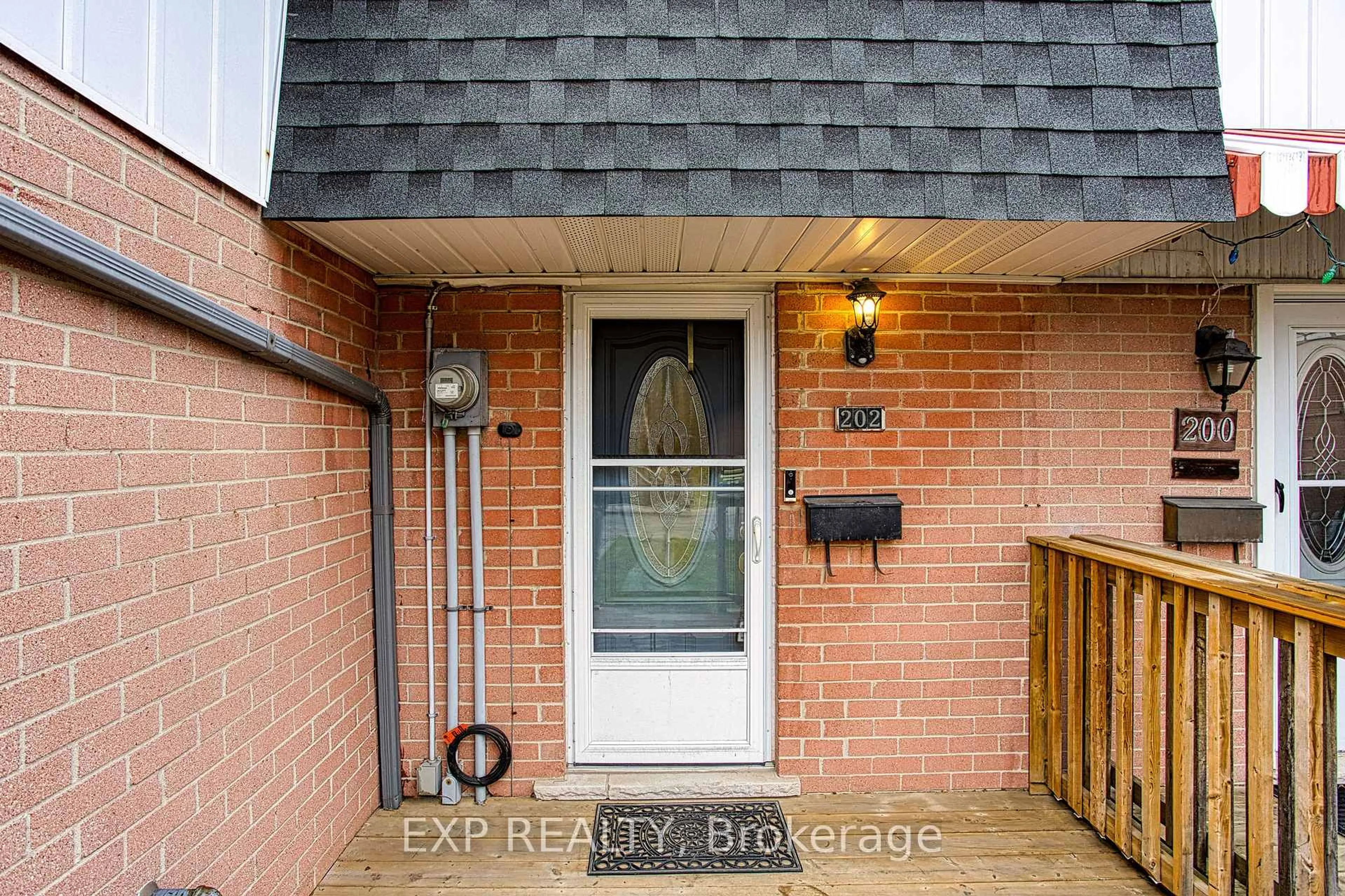 Indoor entryway for 202 Golden Orchard Dr, Hamilton Ontario L9C 6J7