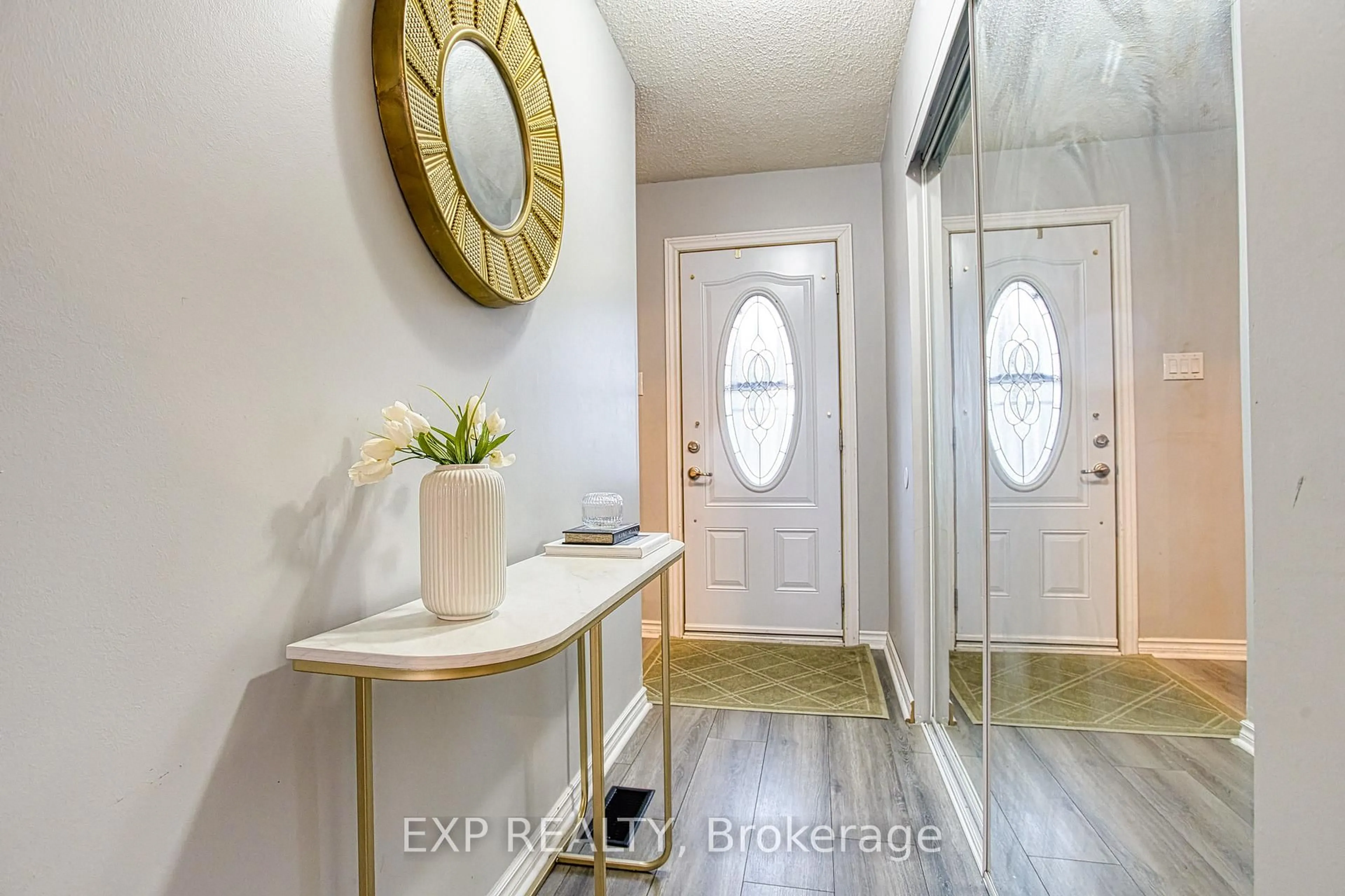 Indoor entryway for 202 Golden Orchard Dr, Hamilton Ontario L9C 6J7