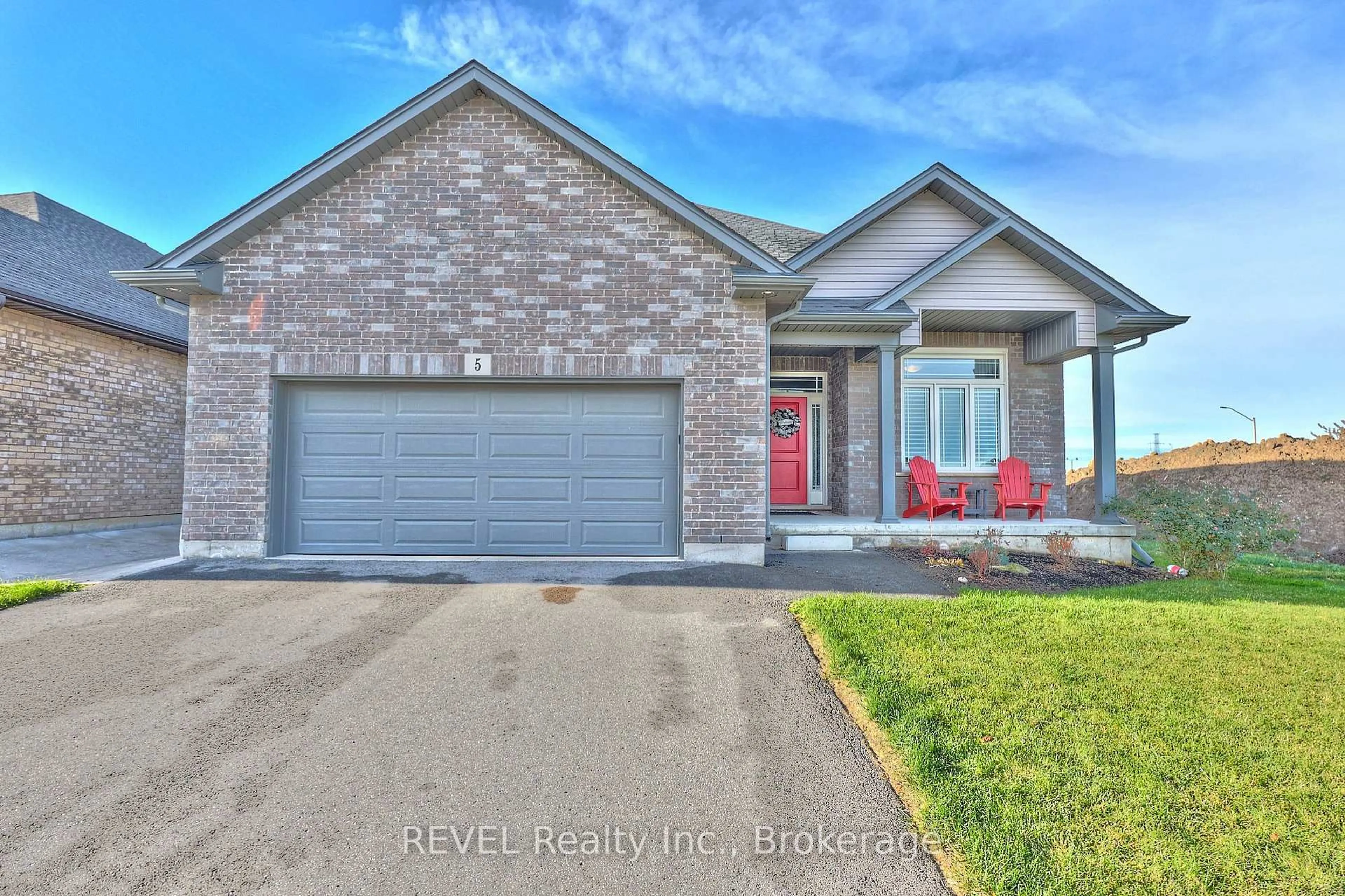 Home with brick exterior material, street for 5 Cinnamon St, Thorold Ontario L2V 0H5