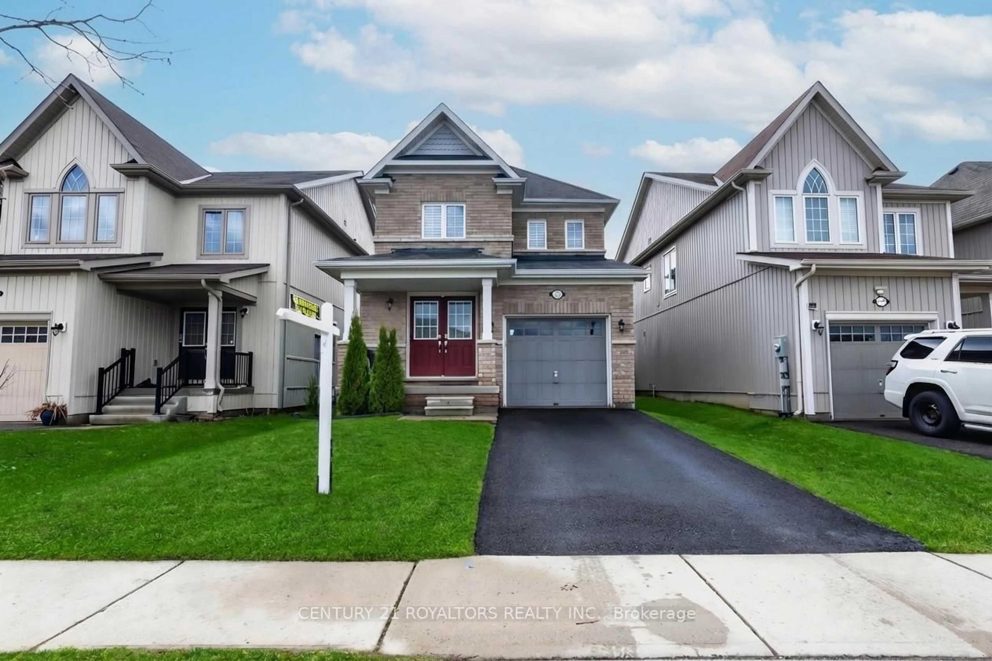 Home with vinyl exterior material, street for 386 Thompson St, Woodstock Ontario N4S 7W2