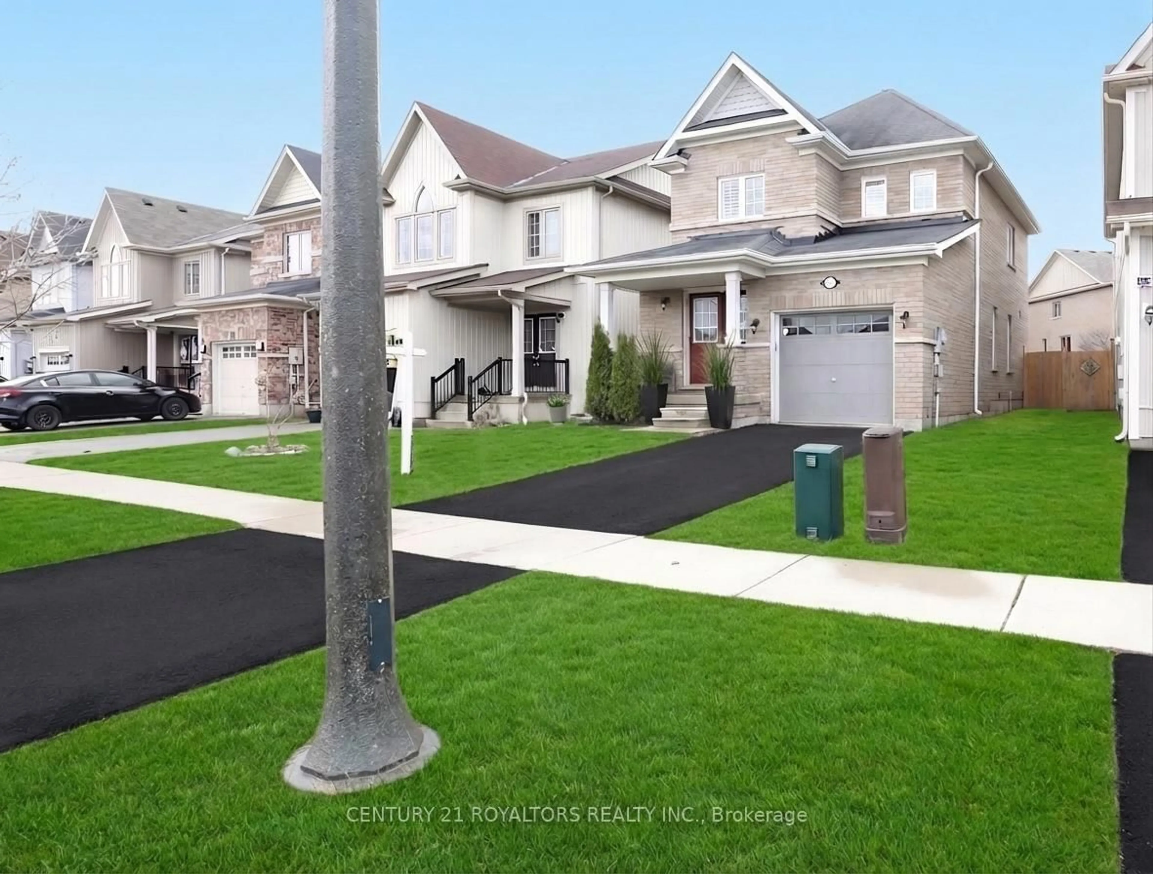 Home with vinyl exterior material, street for 386 Thompson St, Woodstock Ontario N4S 7W2