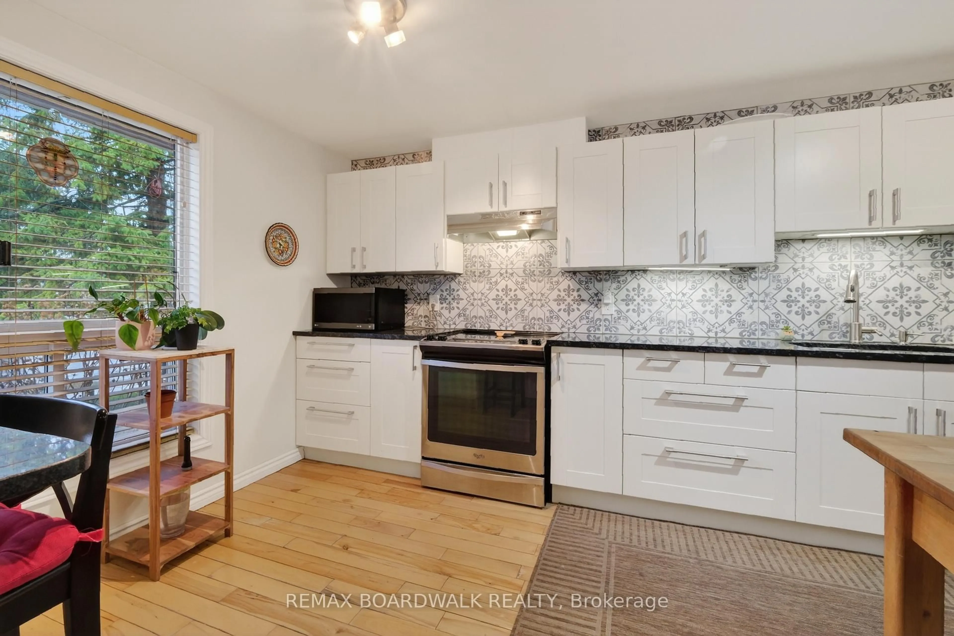 Standard kitchen, unknown for 7925 Jeanne D'arc Blvd, Ottawa Ontario K1C 2C7