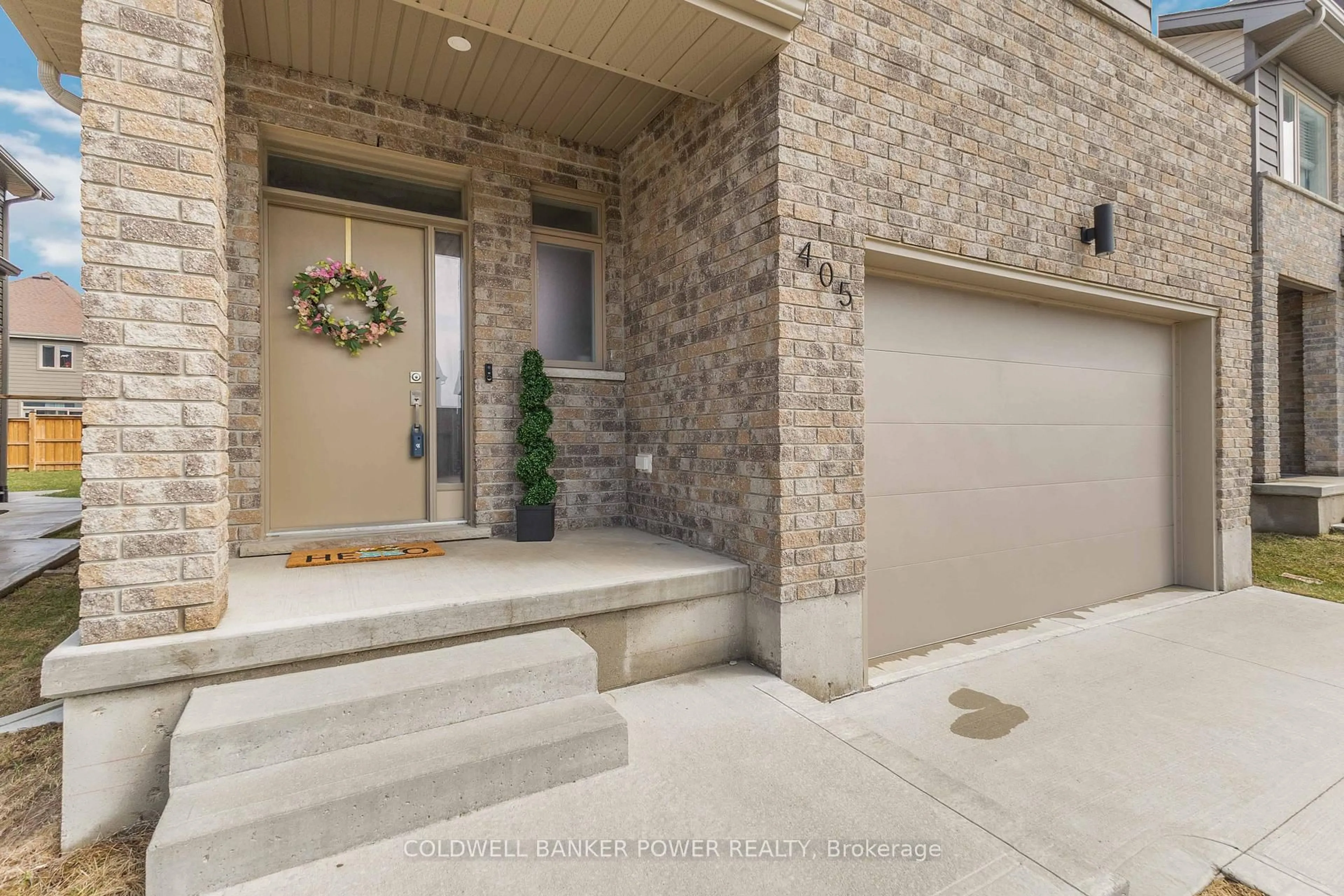 Indoor entryway for 405 Edgevalley Rd, London East Ontario N5V 0C2