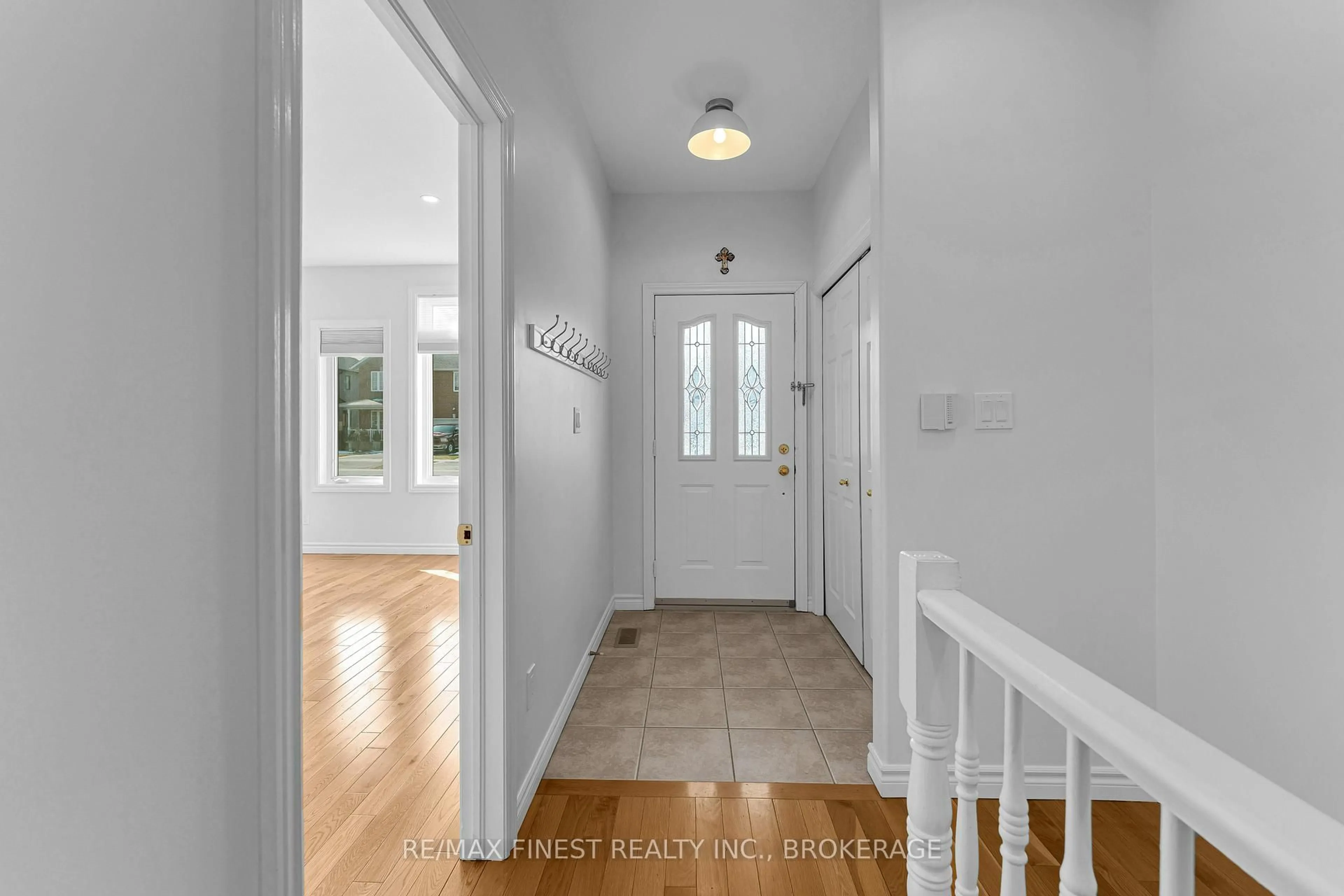 Indoor entryway for 34 Schooner Dr, Kingston Ontario K7K 7J8