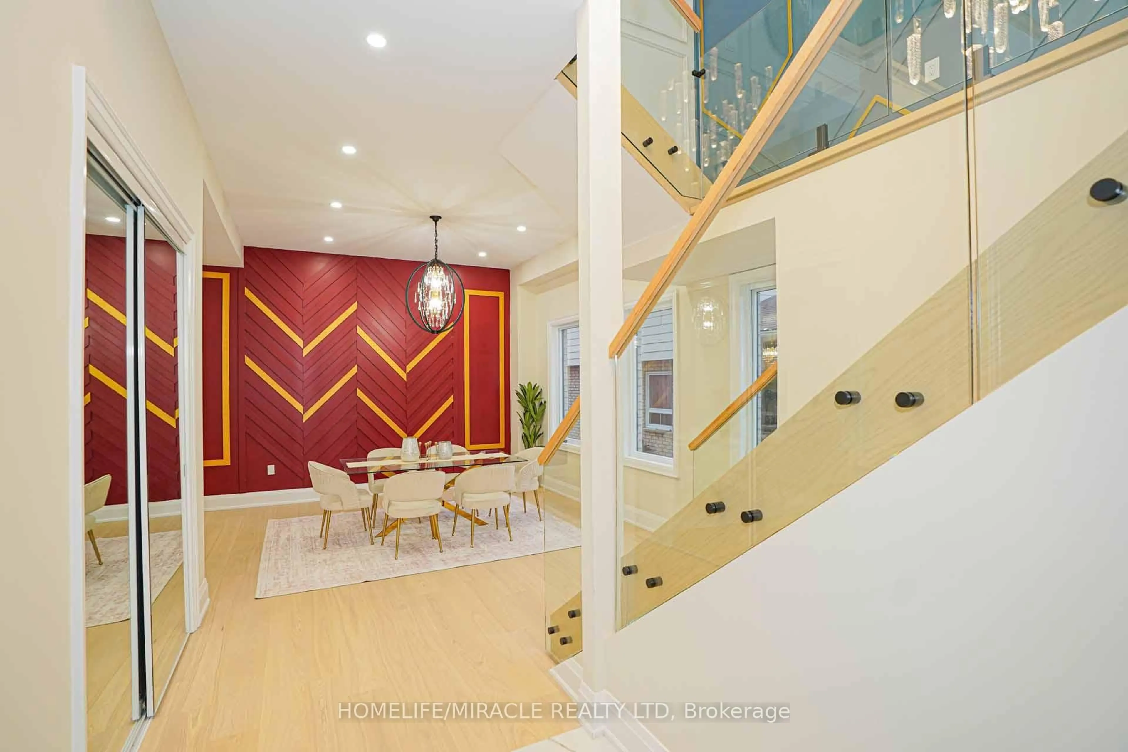 Indoor foyer for 234 Eleanor Ave, Hamilton Ontario L8W 1B5