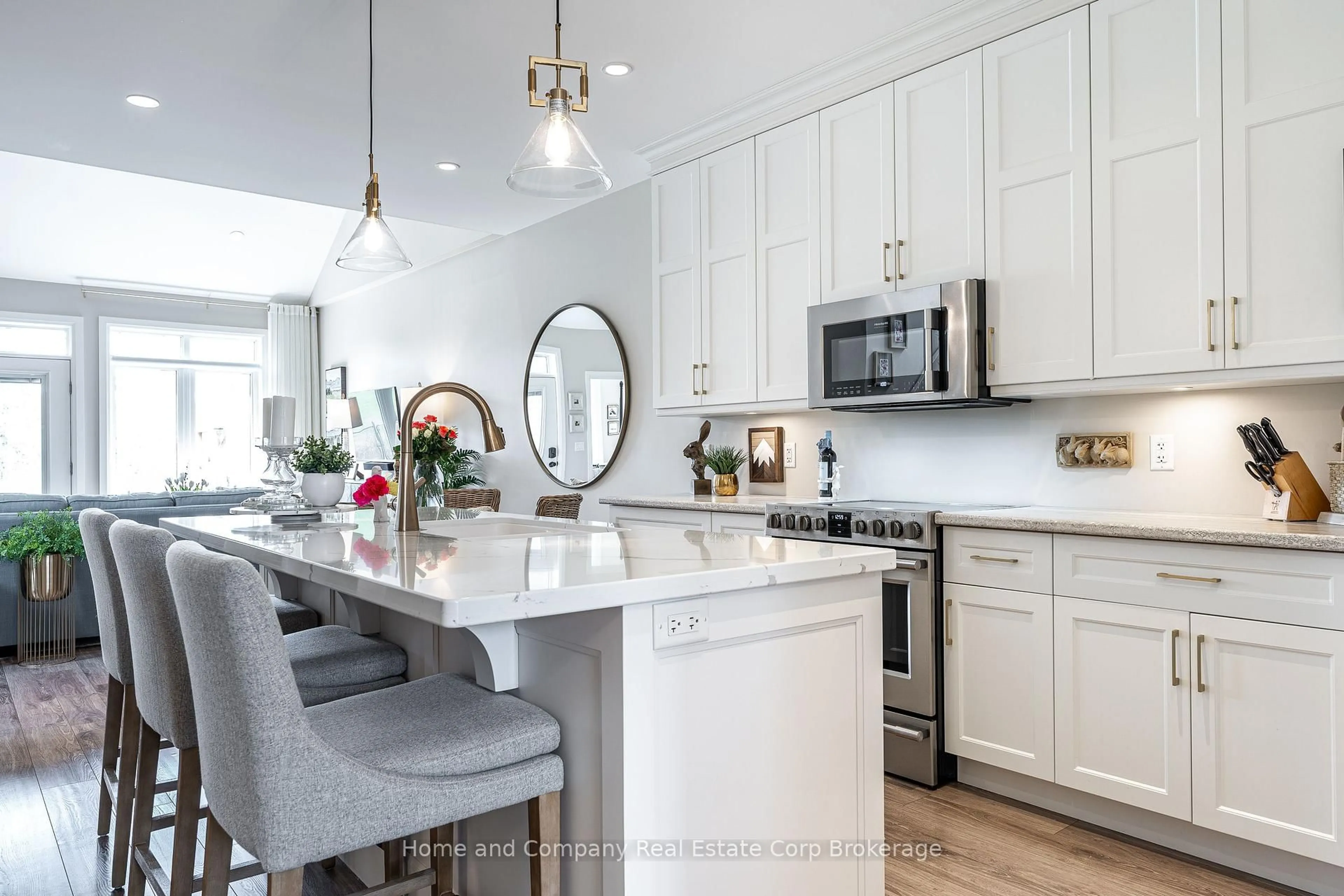 Open concept kitchen, ceramic/tile floor for 214 St Maria St, St. Marys Ontario N4X 0B3