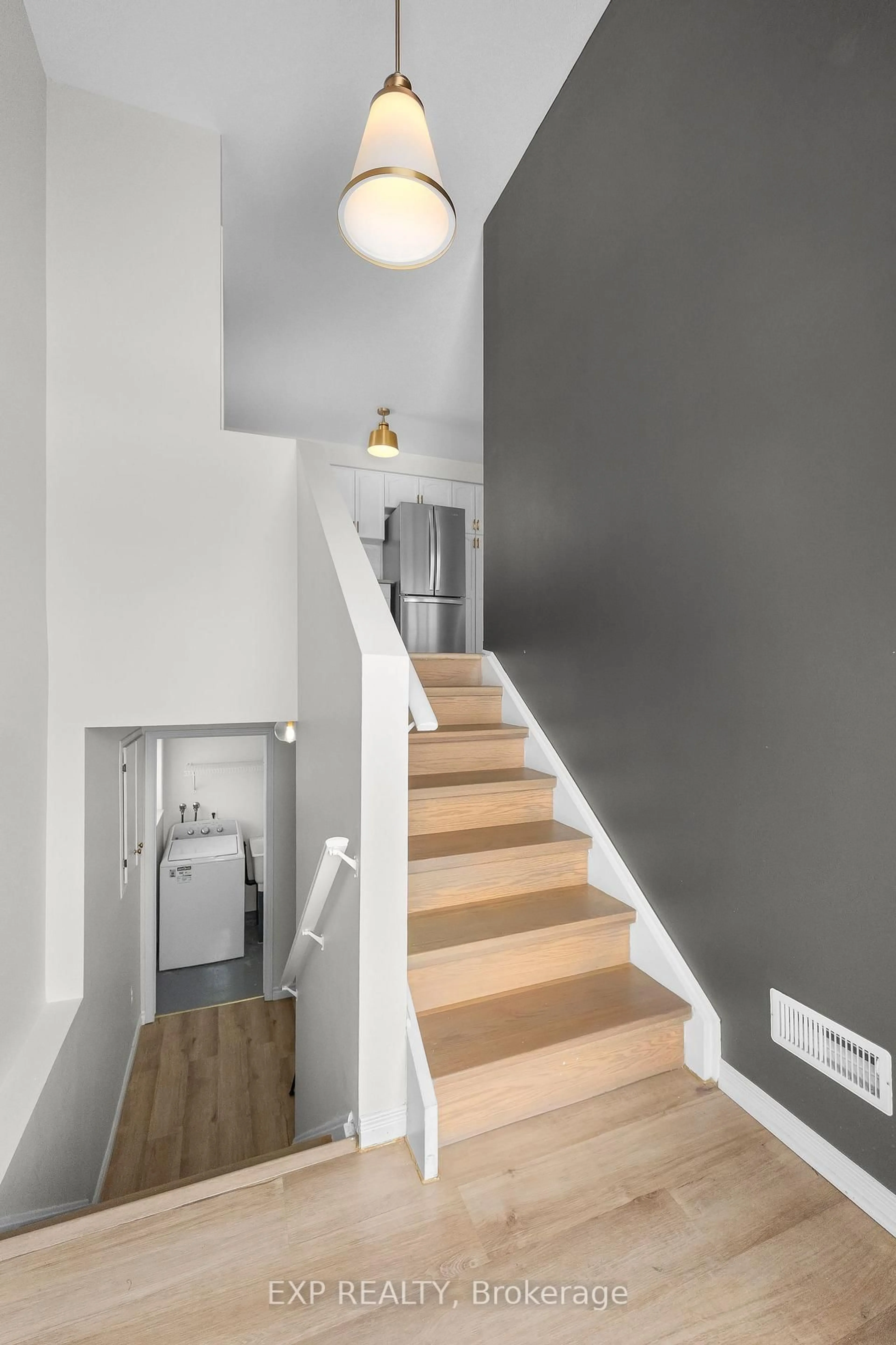 Stairs for 4688 Lee Ave, Niagara Falls Ontario L2H 1M8