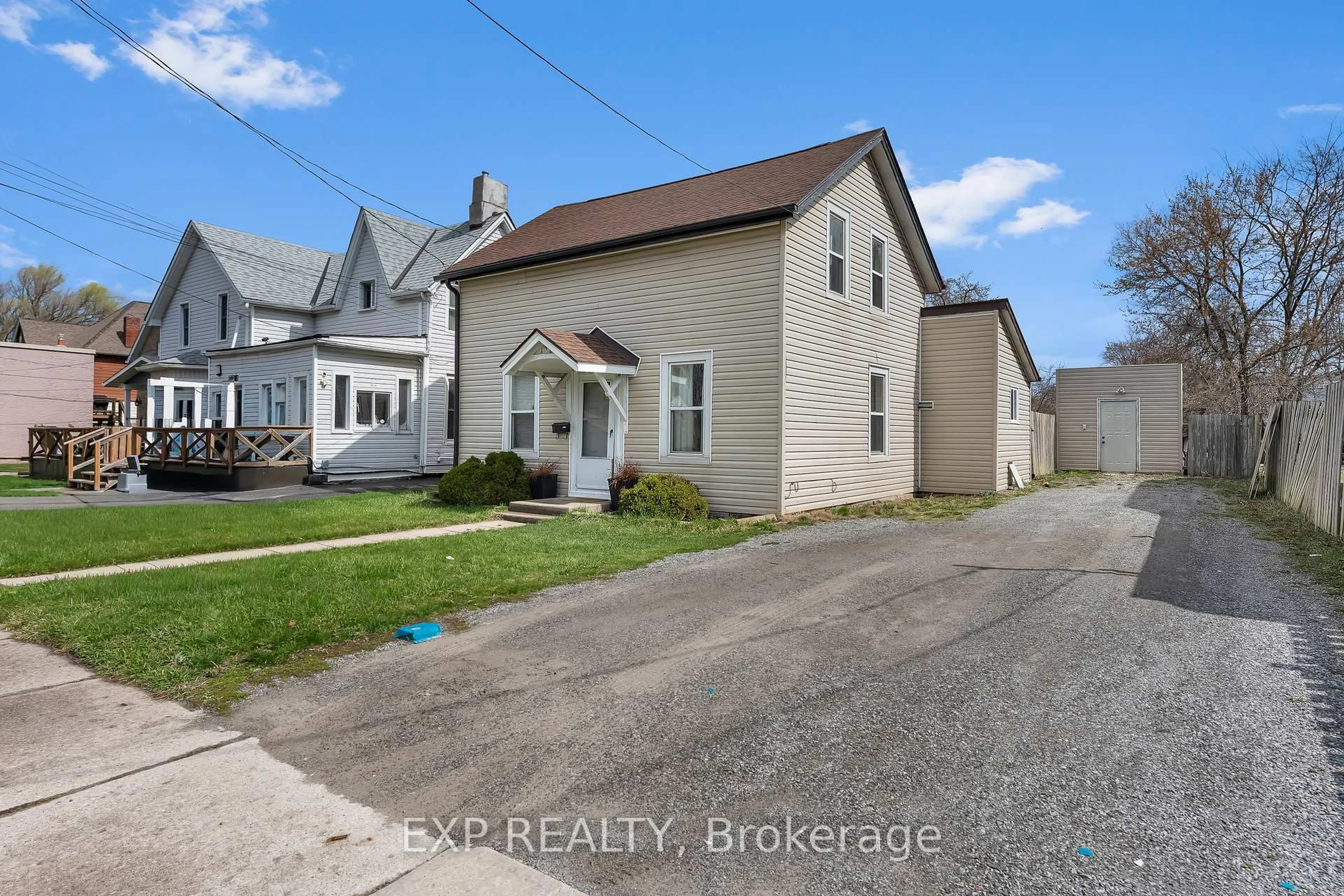 A pic from outside/outdoor area/front of a property/back of a property/a pic from drone, street for 146 Oakdale Ave, St. Catharines Ontario L2P 2L1