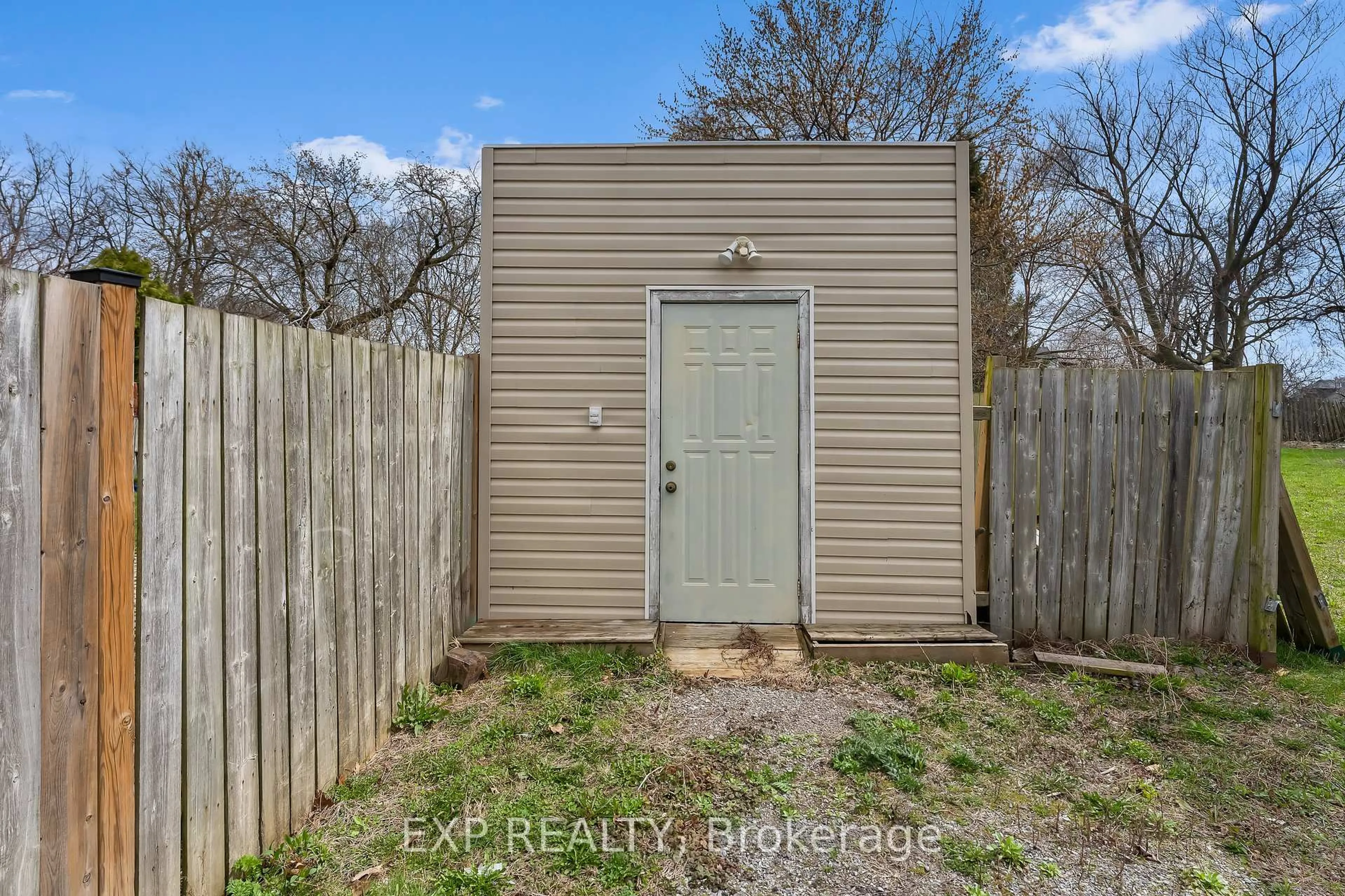 Shed for 146 Oakdale Ave, St. Catharines Ontario L2P 2L1