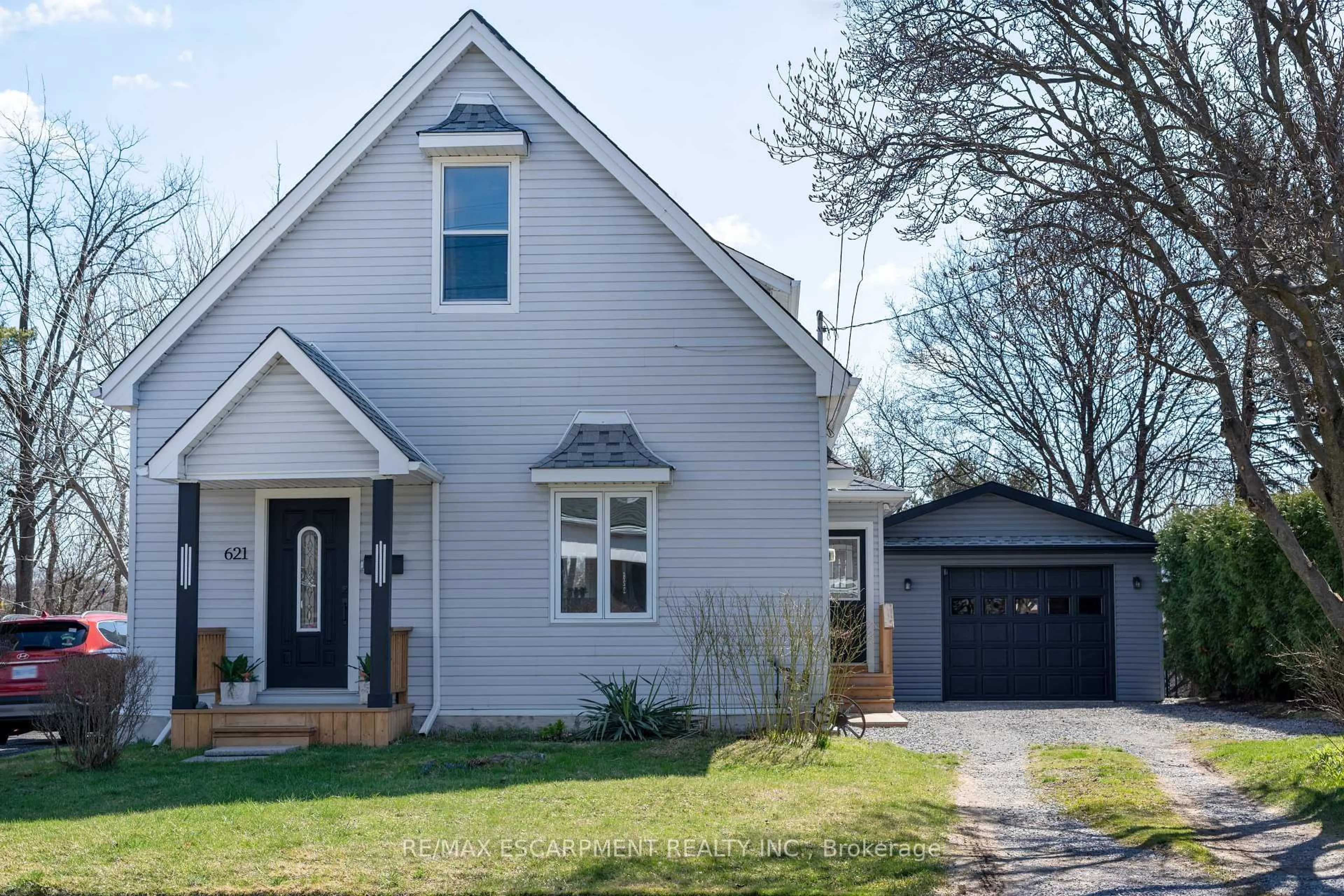 Home with vinyl exterior material, street for 621 Rosseau Rd, Hamilton Ontario L8K 4T9