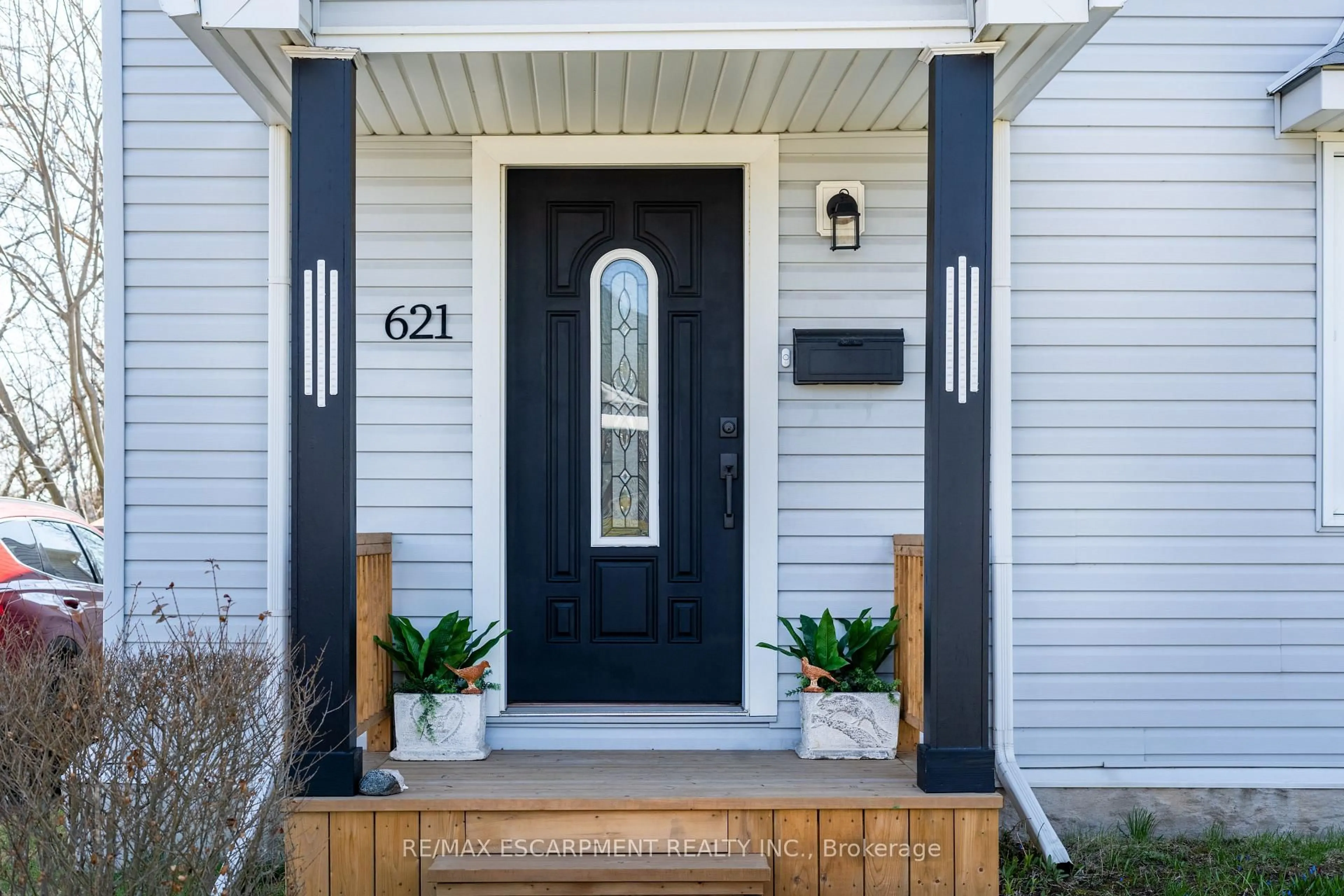 Indoor entryway for 621 Rosseau Rd, Hamilton Ontario L8K 4T9