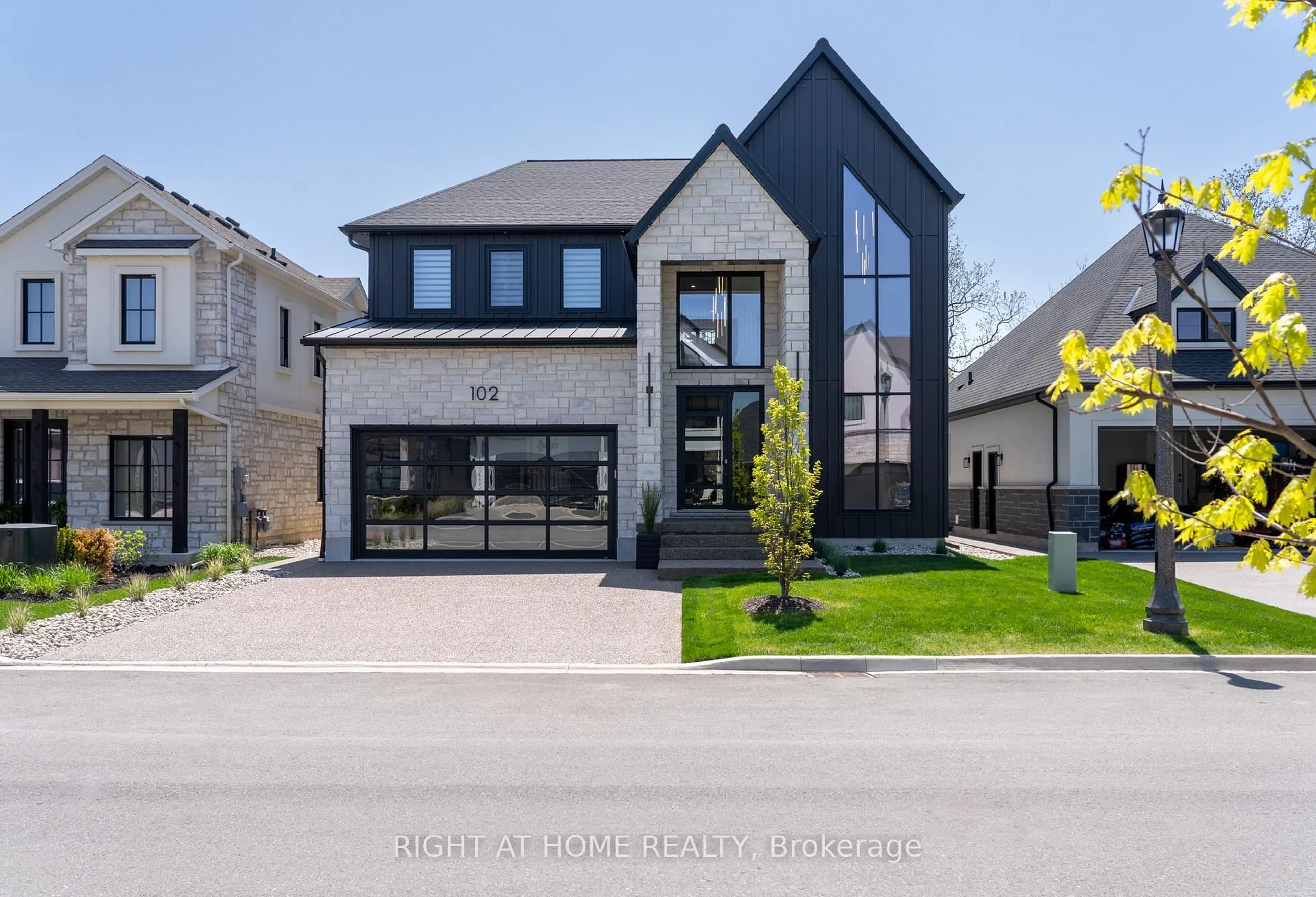 Home with brick exterior material, street for 102 Millpond Rd, Niagara-on-the-Lake Ontario L0S 1J1