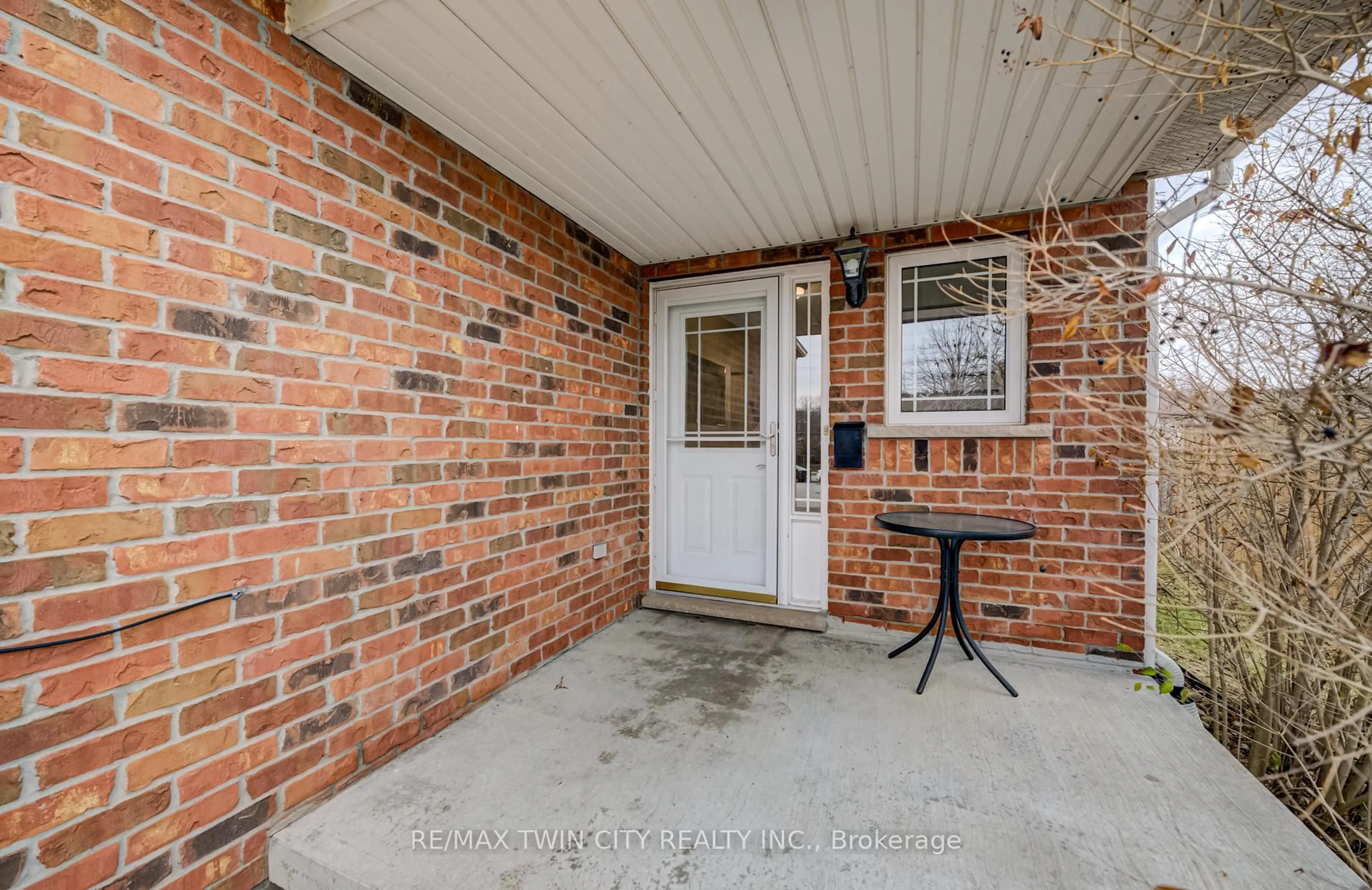 Patio, street for 444 Annapolis Crt, Waterloo Ontario N2K 4E7