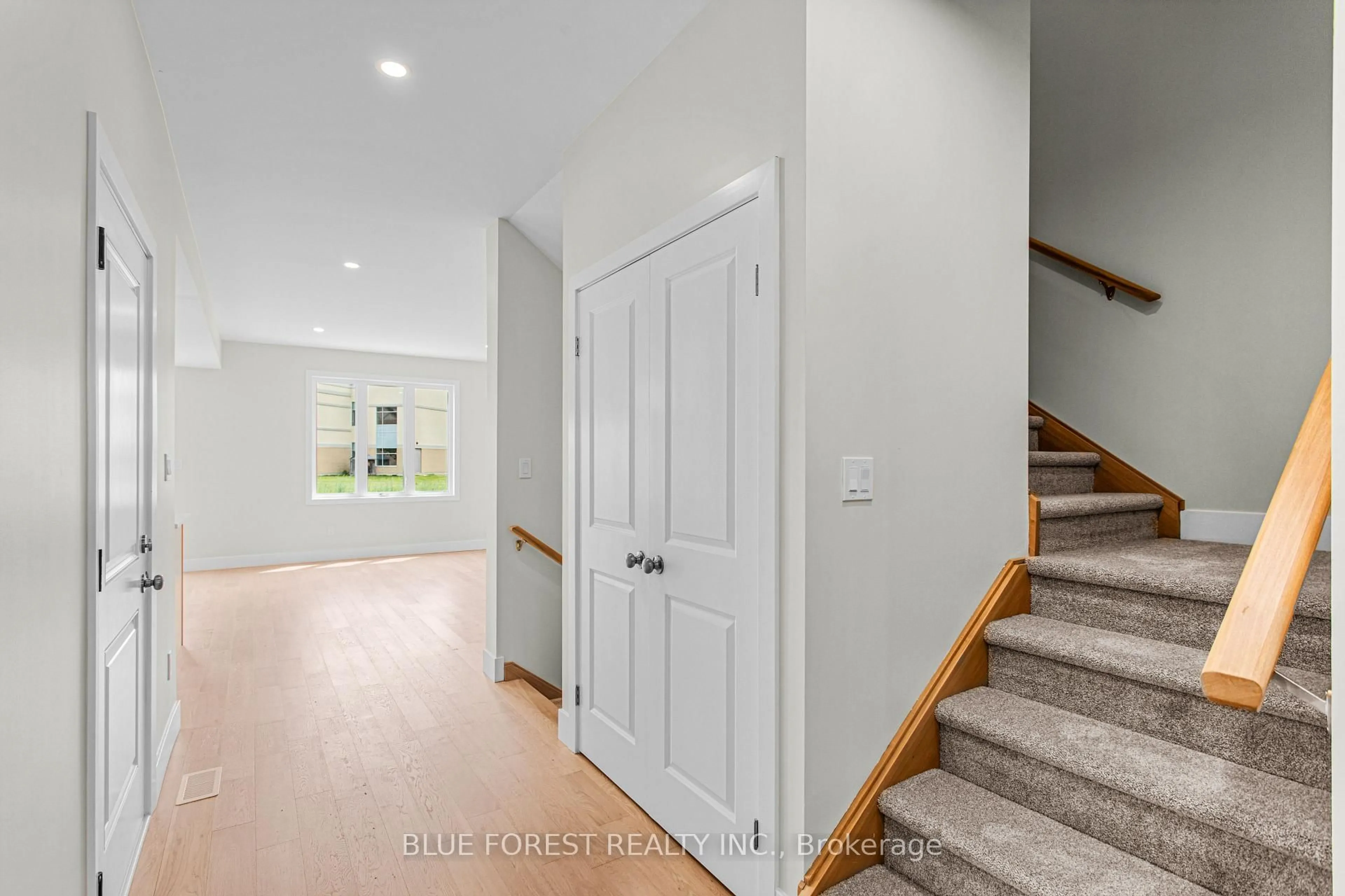 Indoor entryway for 247 McTavish St, Strathroy-Caradoc Ontario N7G 3K5