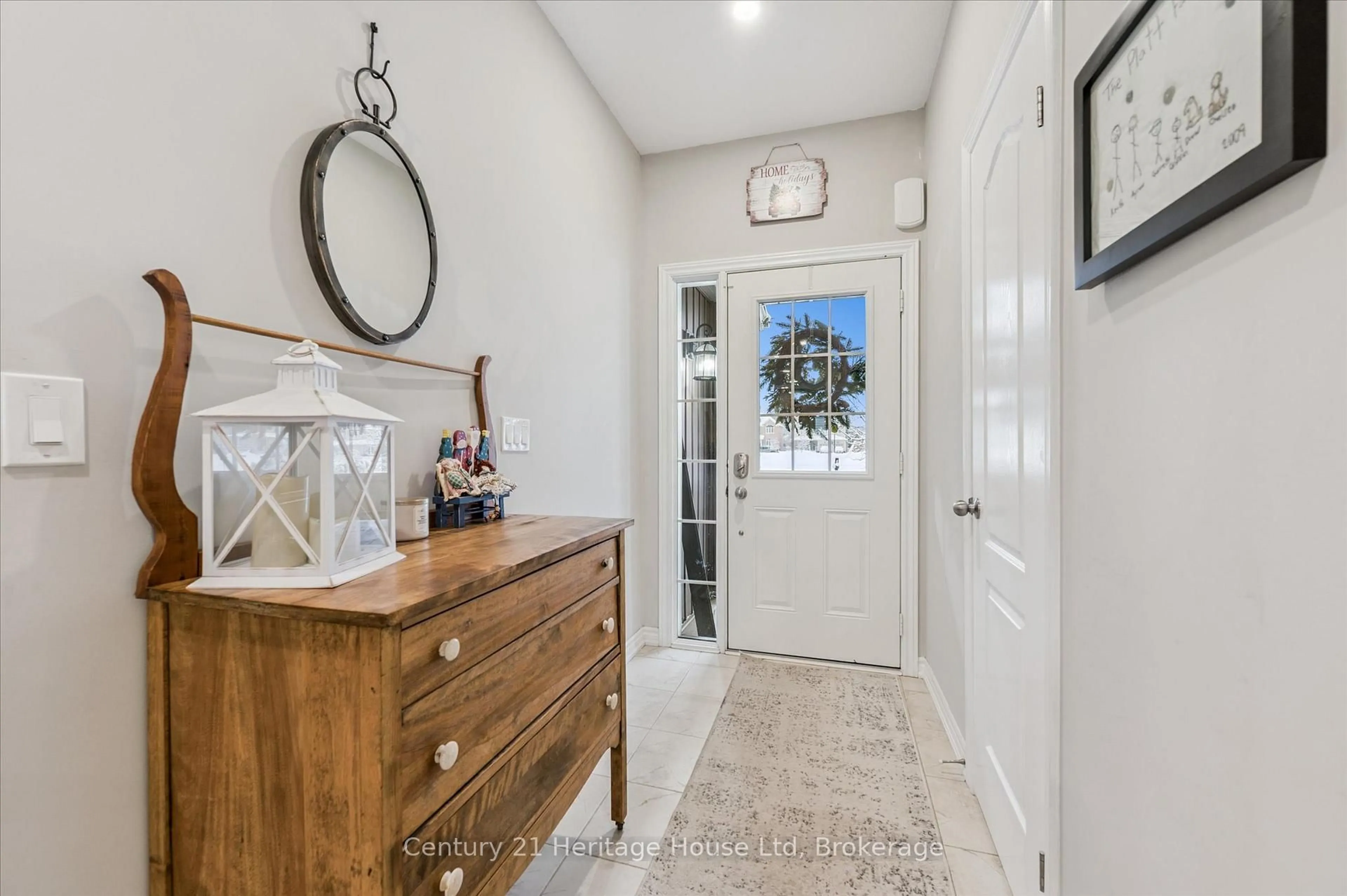 Indoor entryway for 73 Courtney St, Centre Wellington Ontario N1M 0E5