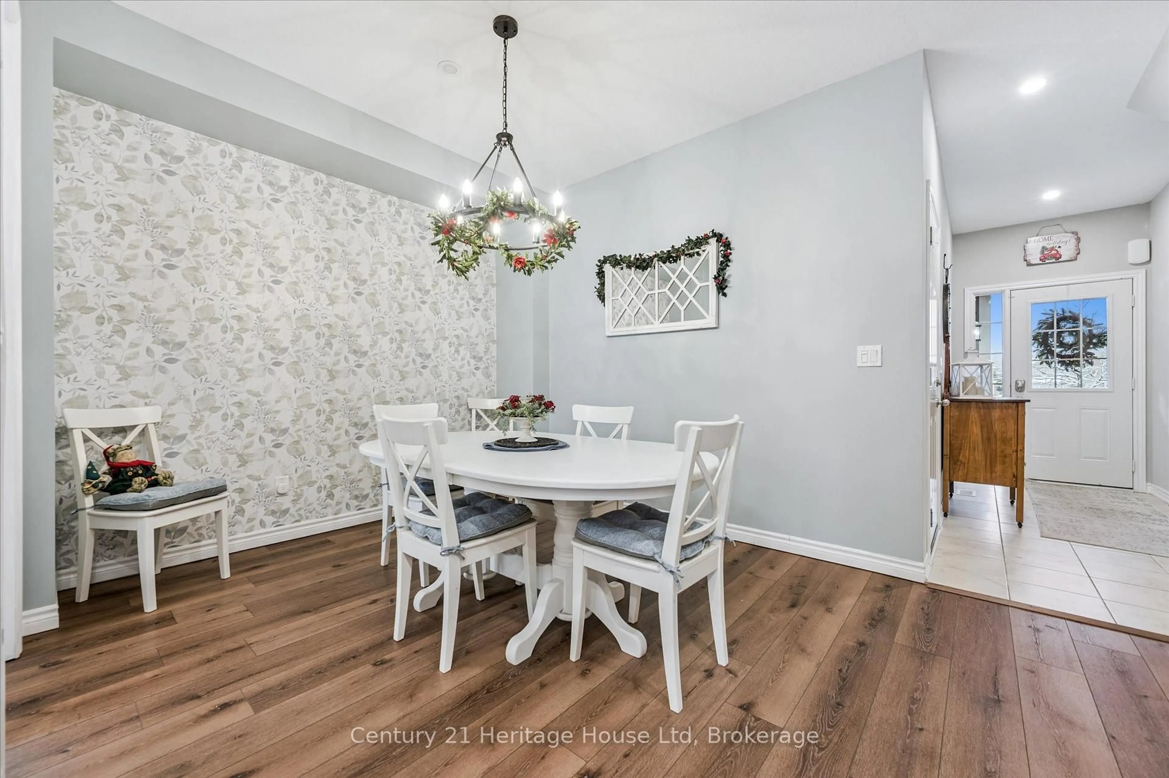 Dining room, wood/laminate floor for 73 Courtney St, Centre Wellington Ontario N1M 0E5