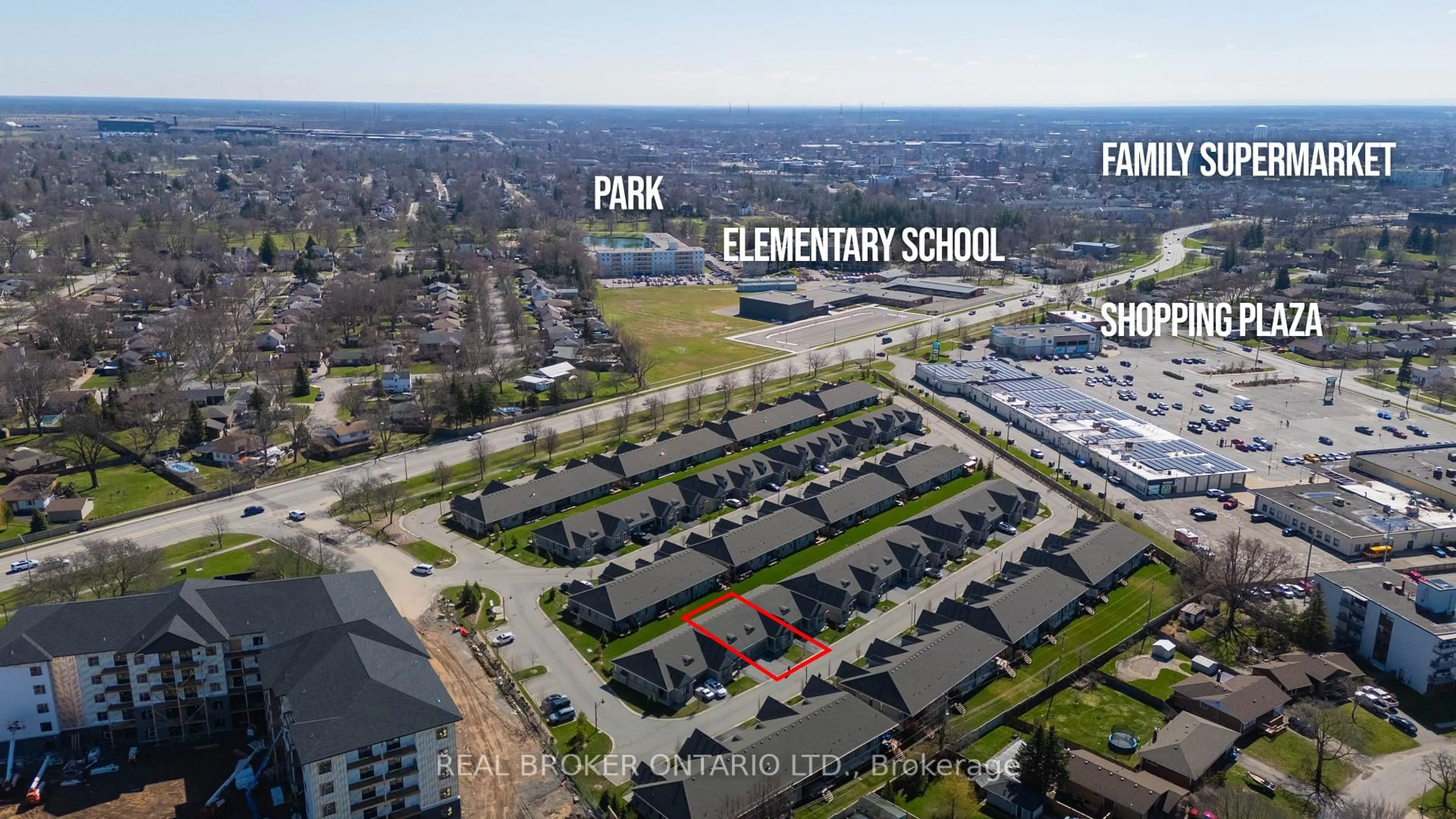 A pic from outside/outdoor area/front of a property/back of a property/a pic from drone, unknown for 18 Borden Tr, Welland Ontario L3C 0H1