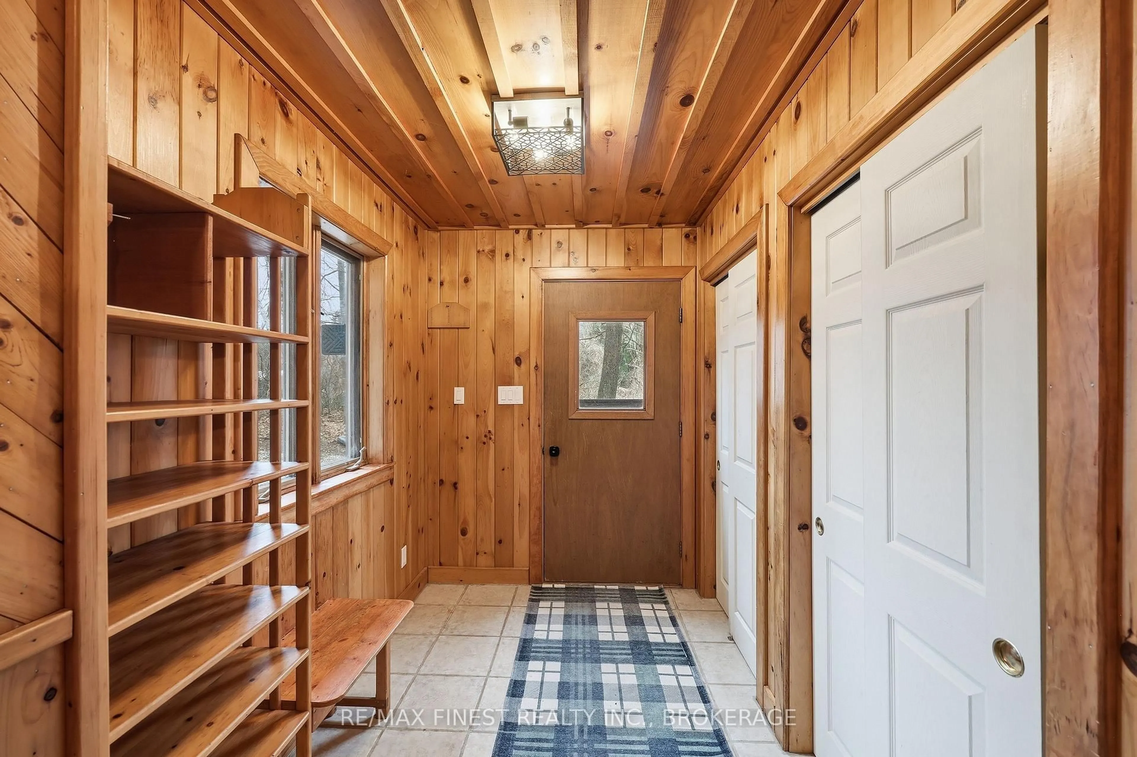 Indoor entryway for 143 Taylor Rd, Front of Leeds & Seeleys Bay Ontario K7G 2V3