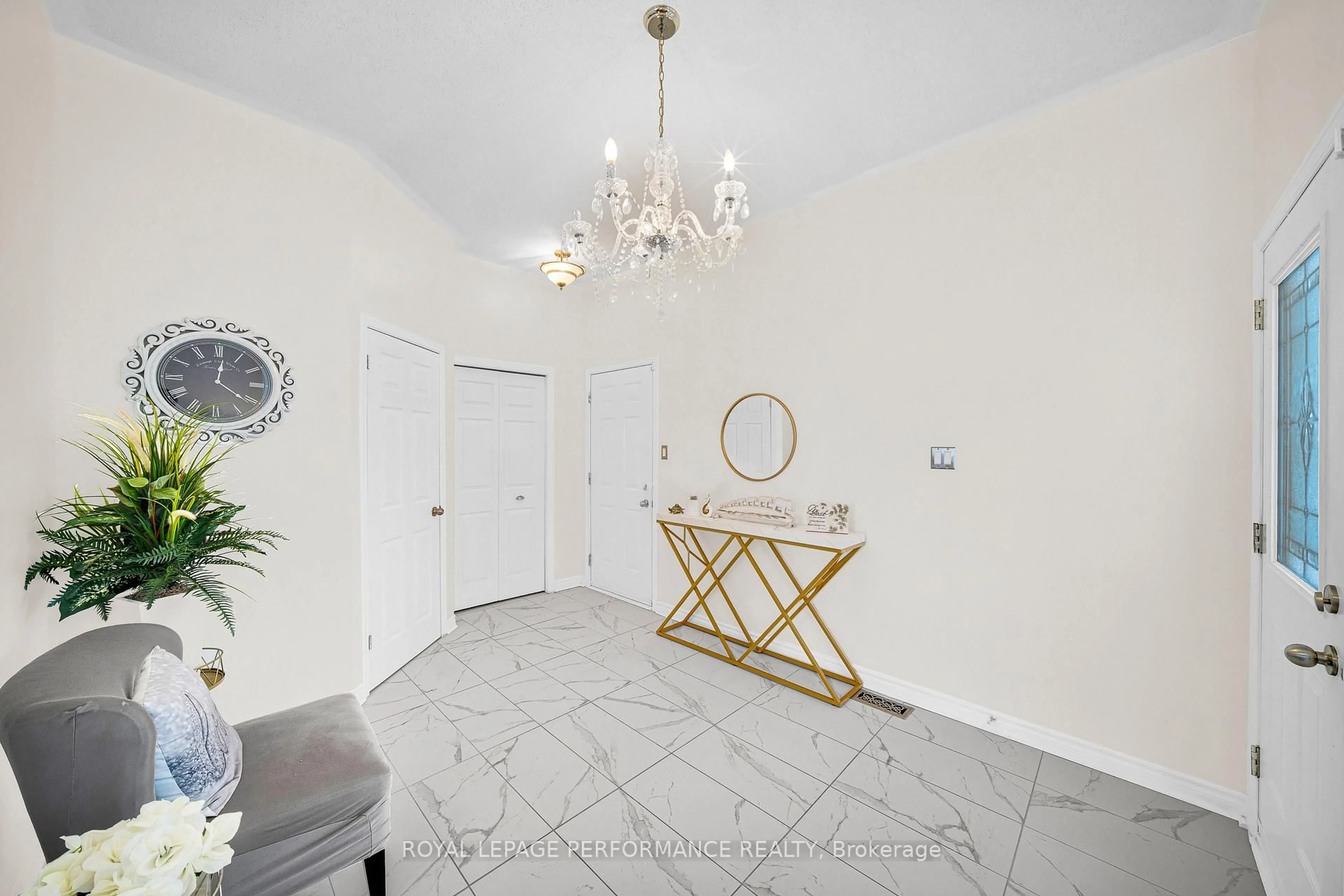 Indoor foyer for 292 Rustic Hills Cres, Orleans Ontario K4A 5A5