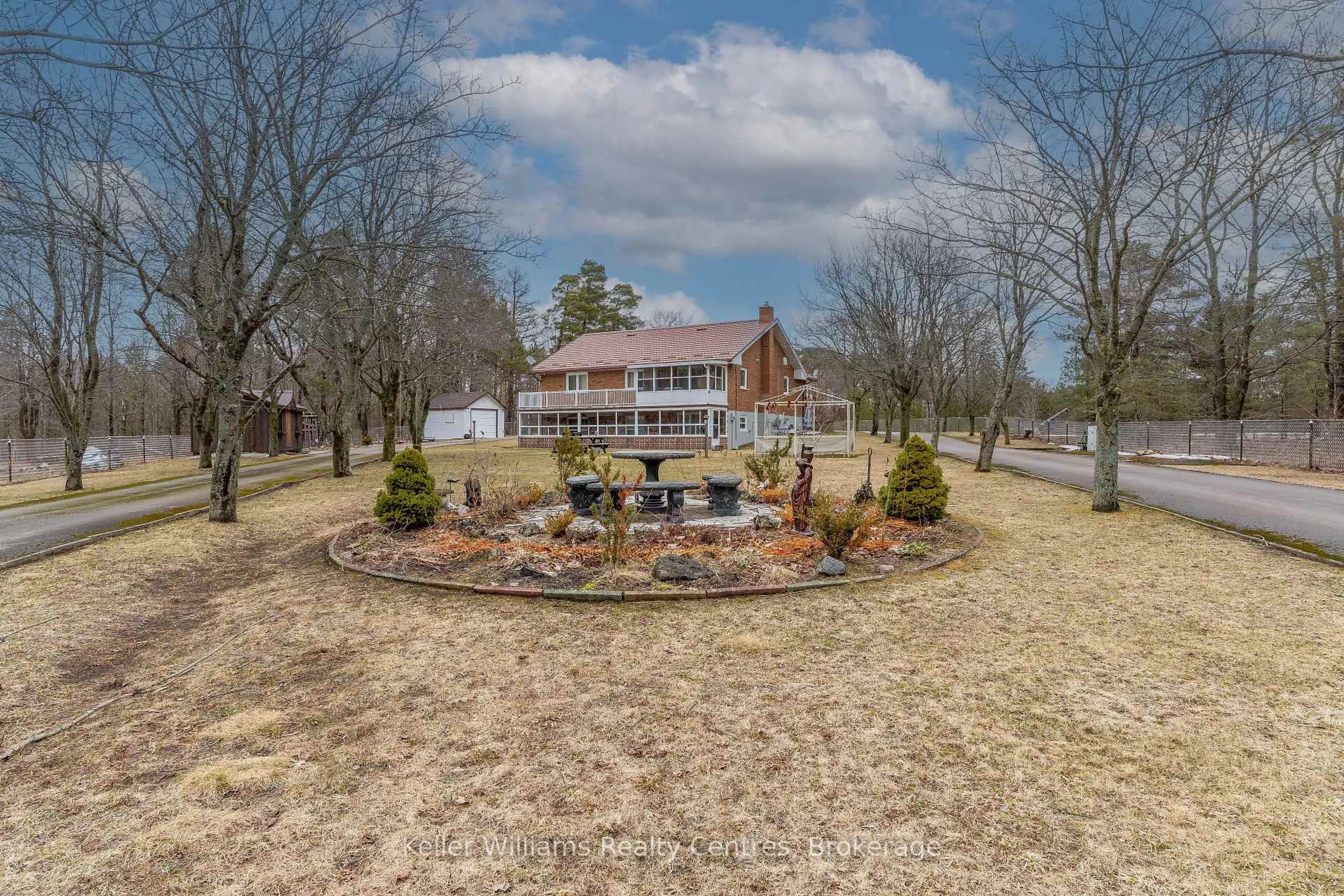 A pic from outside/outdoor area/front of a property/back of a property/a pic from drone, unknown for 58 Allister Pl, South Bruce Peninsula Ontario N0H 2T0