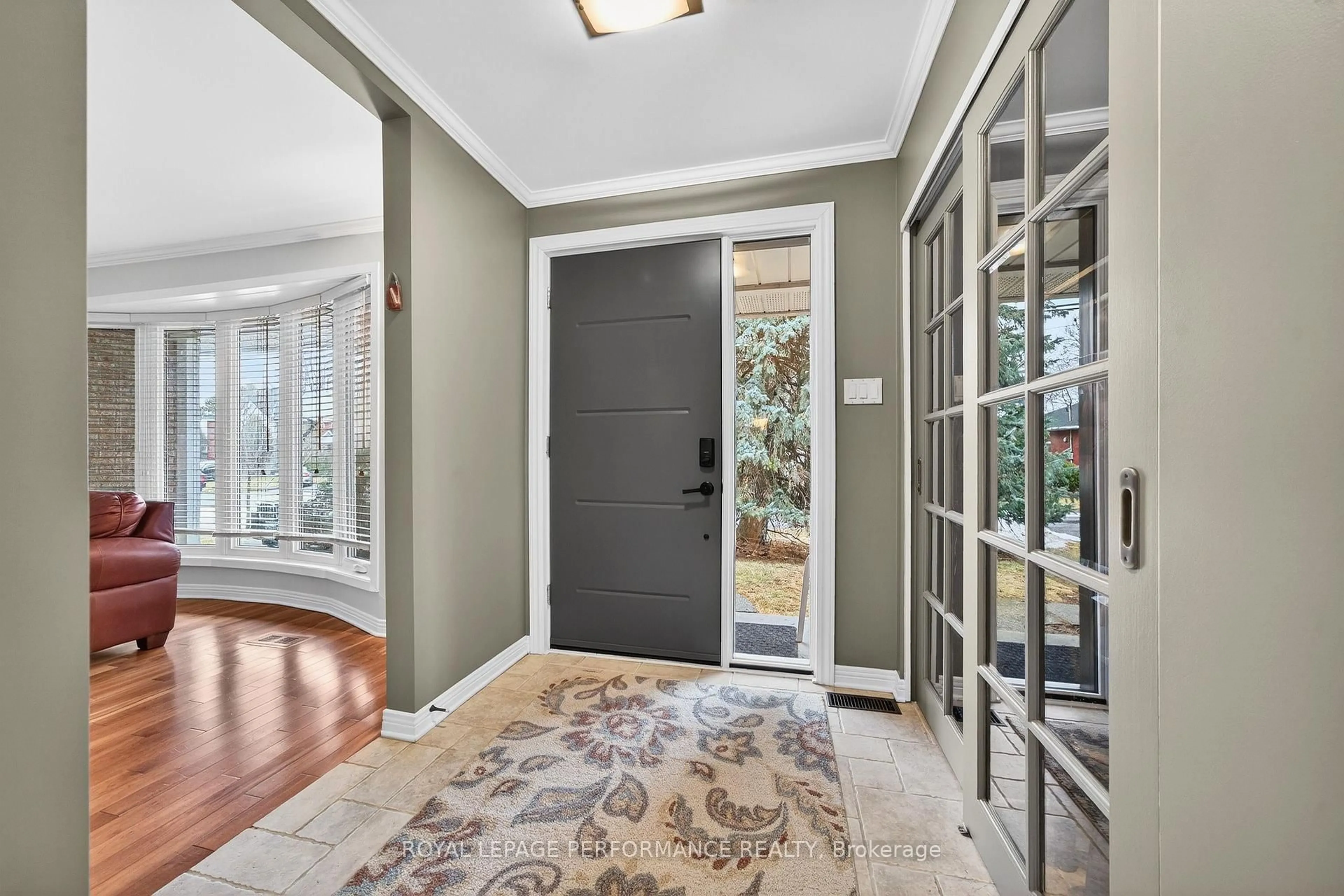Indoor entryway for 270 Compton Ave, Ottawa Ontario K2B 5A9