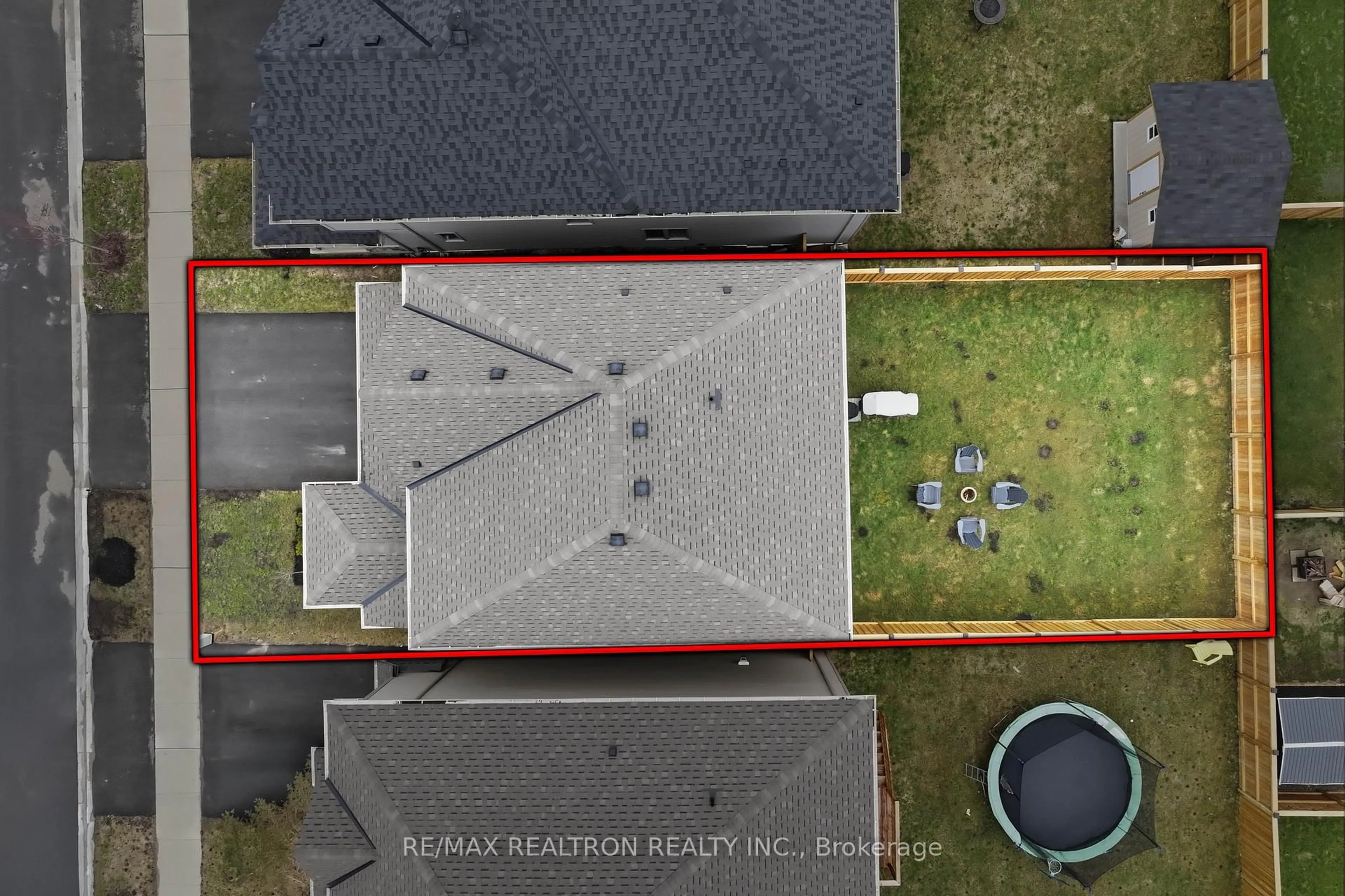 A pic from outside/outdoor area/front of a property/back of a property/a pic from drone, building for 54 Harpin Way, Centre Wellington Ontario N1M 0H8